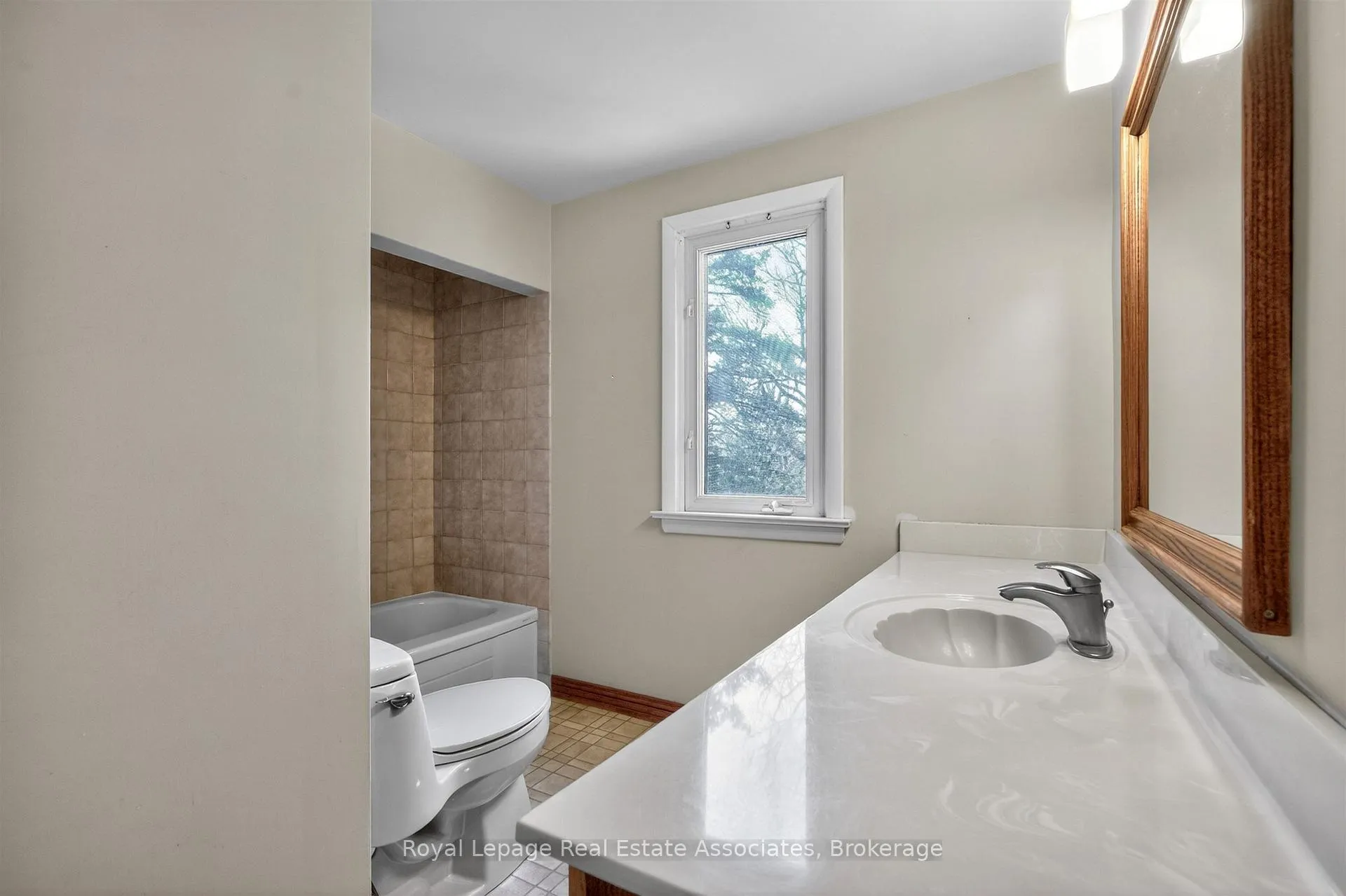 Photo 24 of 2079 Deyncourt Drive, Burlington, Brant — HOMEH