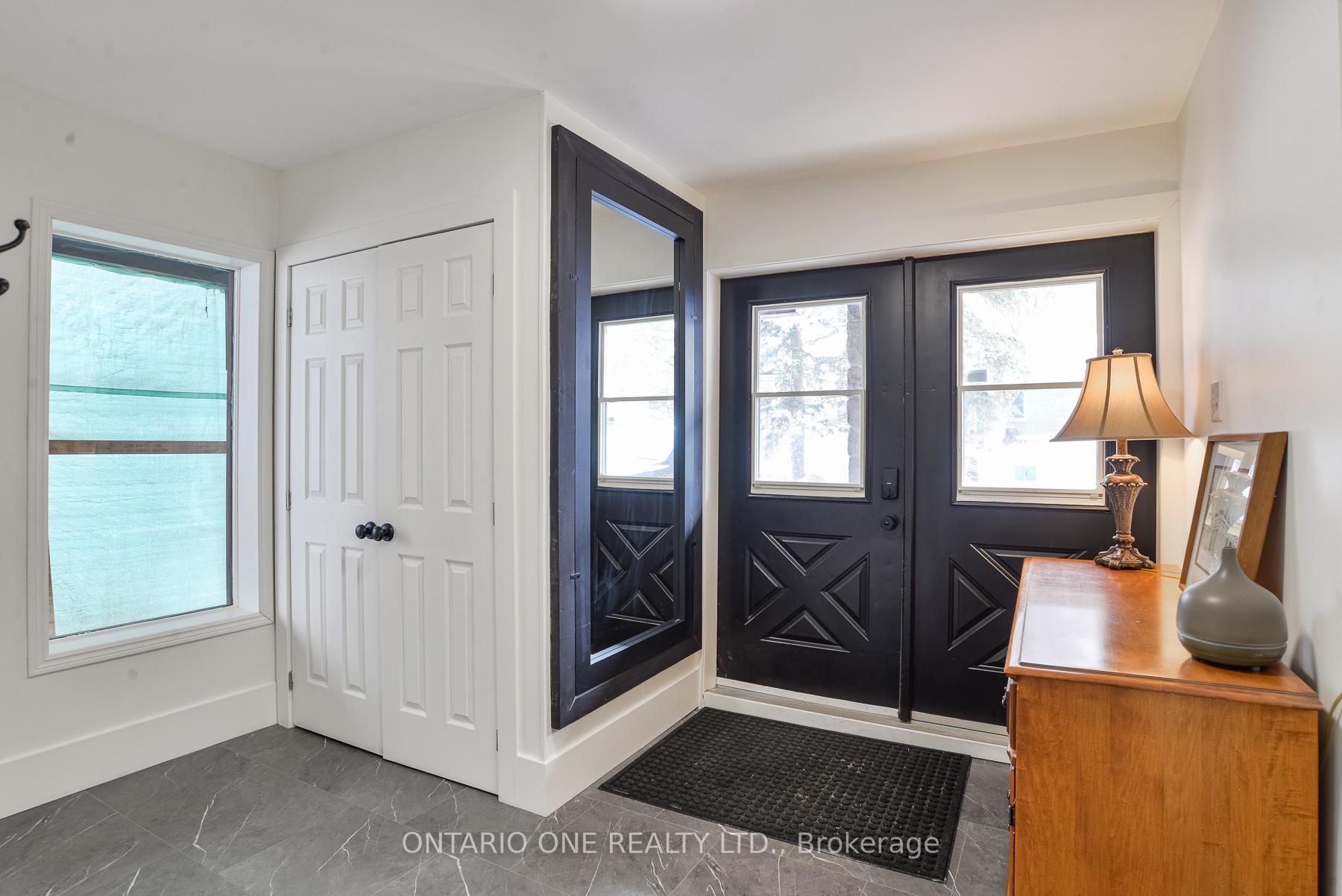Photo 5 of 811 Bay Street, Gravenhurst, Muskoka (S) — HOMEH