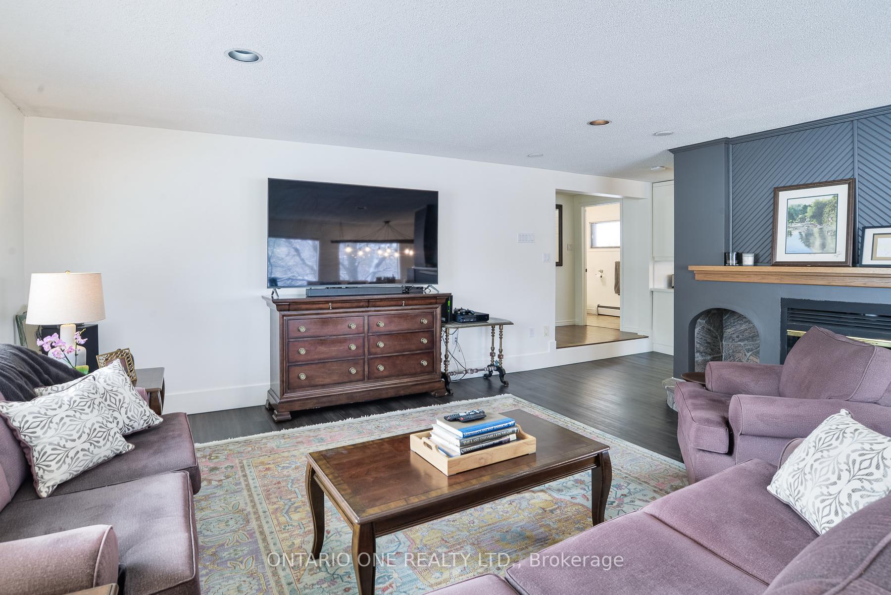 Photo 12 of 811 Bay Street, Gravenhurst, Muskoka (S) — HOMEH