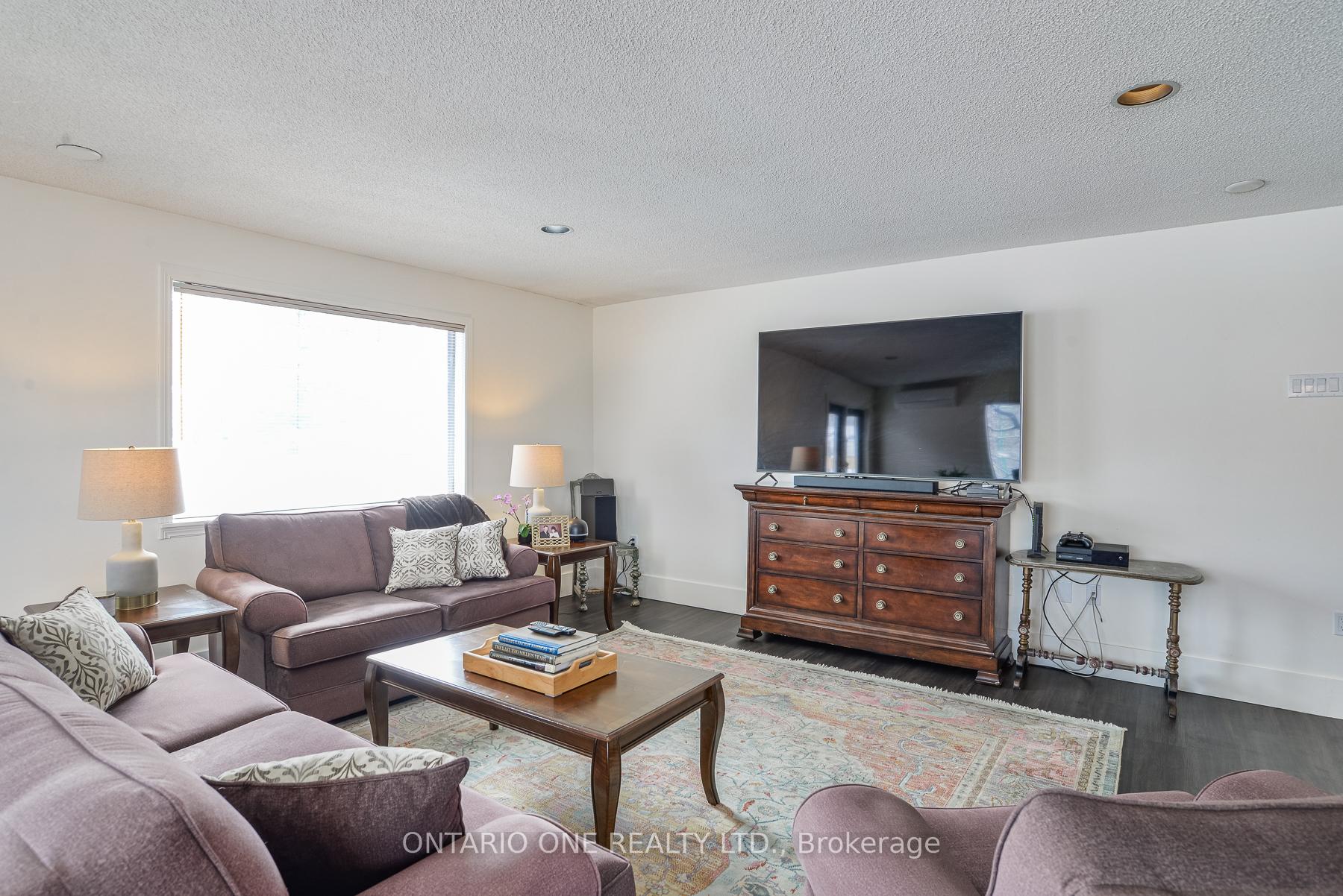 Photo 13 of 811 Bay Street, Gravenhurst, Muskoka (S) — HOMEH