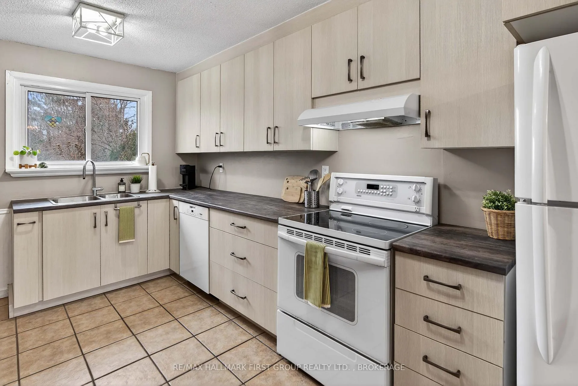 Photo 9 of 804 Grouse Crescent, Kingston, North of Taylor-Kidd Blvd — HOMEH