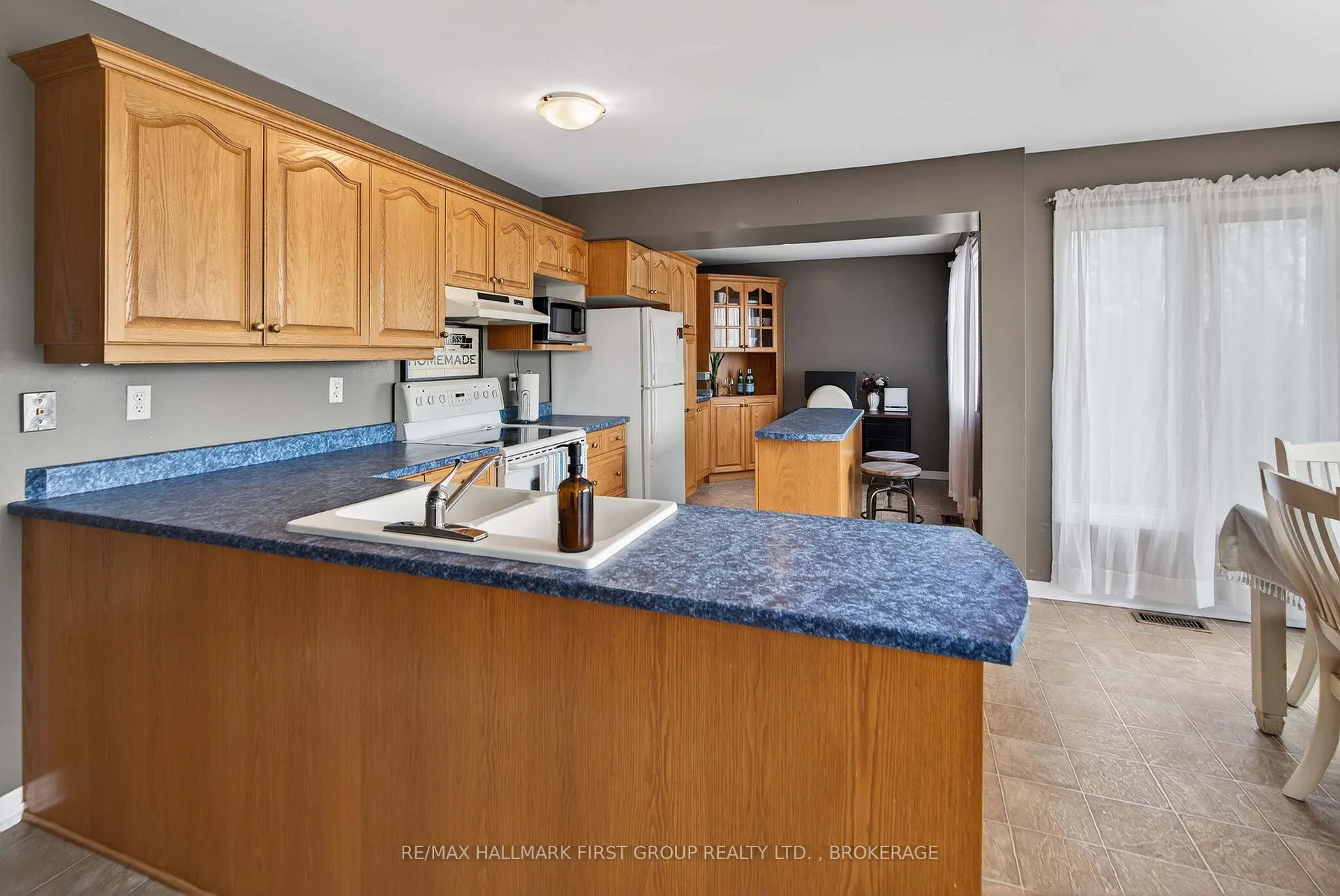 Photo 13 of 814 Cataraqui Woods Drive, Kingston, City Northwest — HOMEH