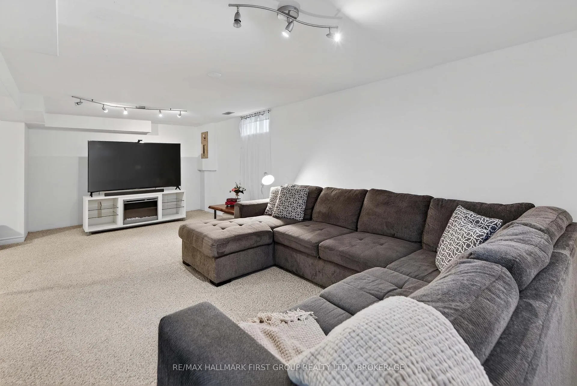 Photo 32 of 814 Cataraqui Woods Drive, Kingston, City Northwest — HOMEH
