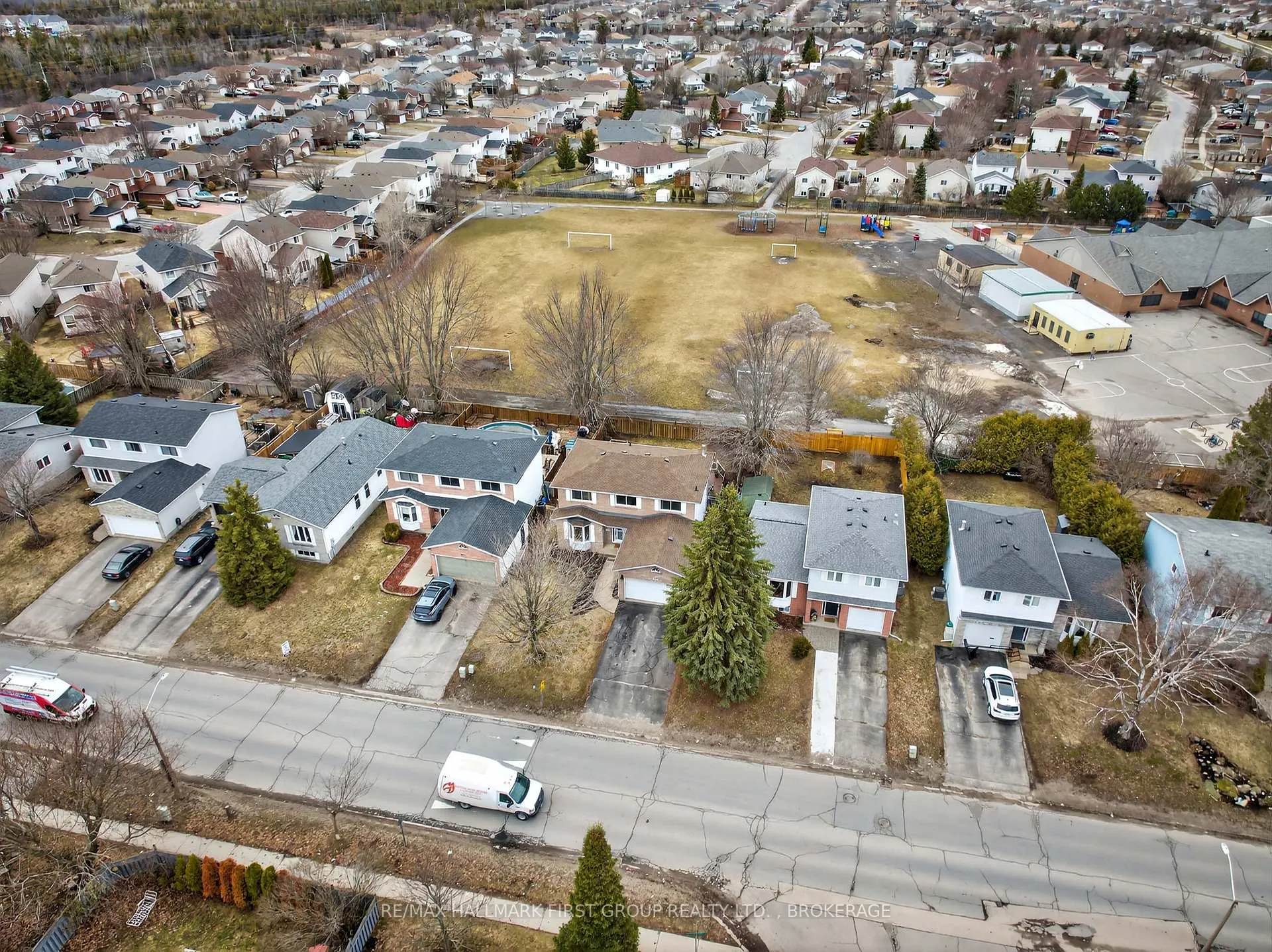 Photo 35 of 814 Cataraqui Woods Drive, Kingston, City Northwest — HOMEH