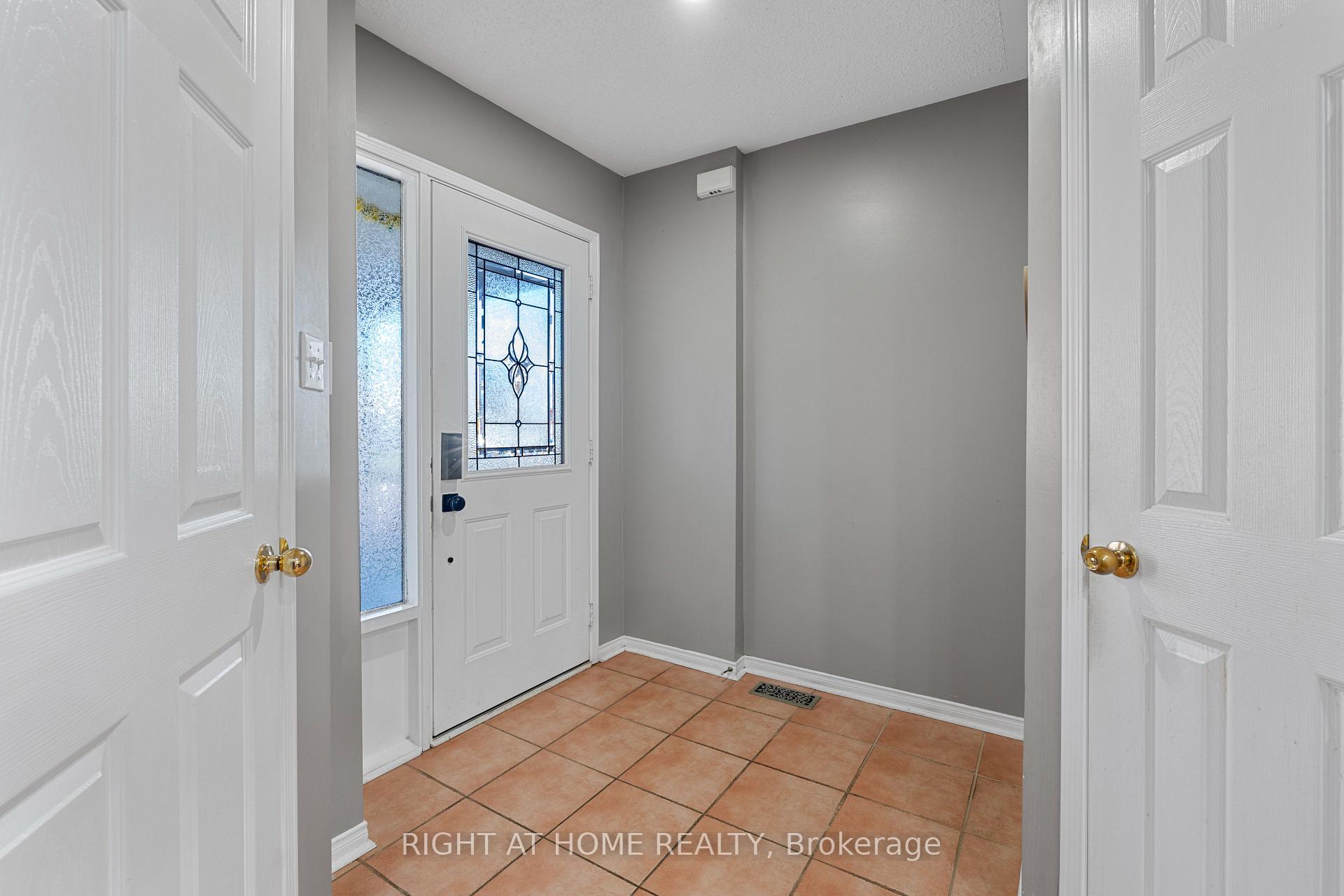 Photo 4 of 36 Brooking Street, Clarington, Bowmanville — HOMEH
