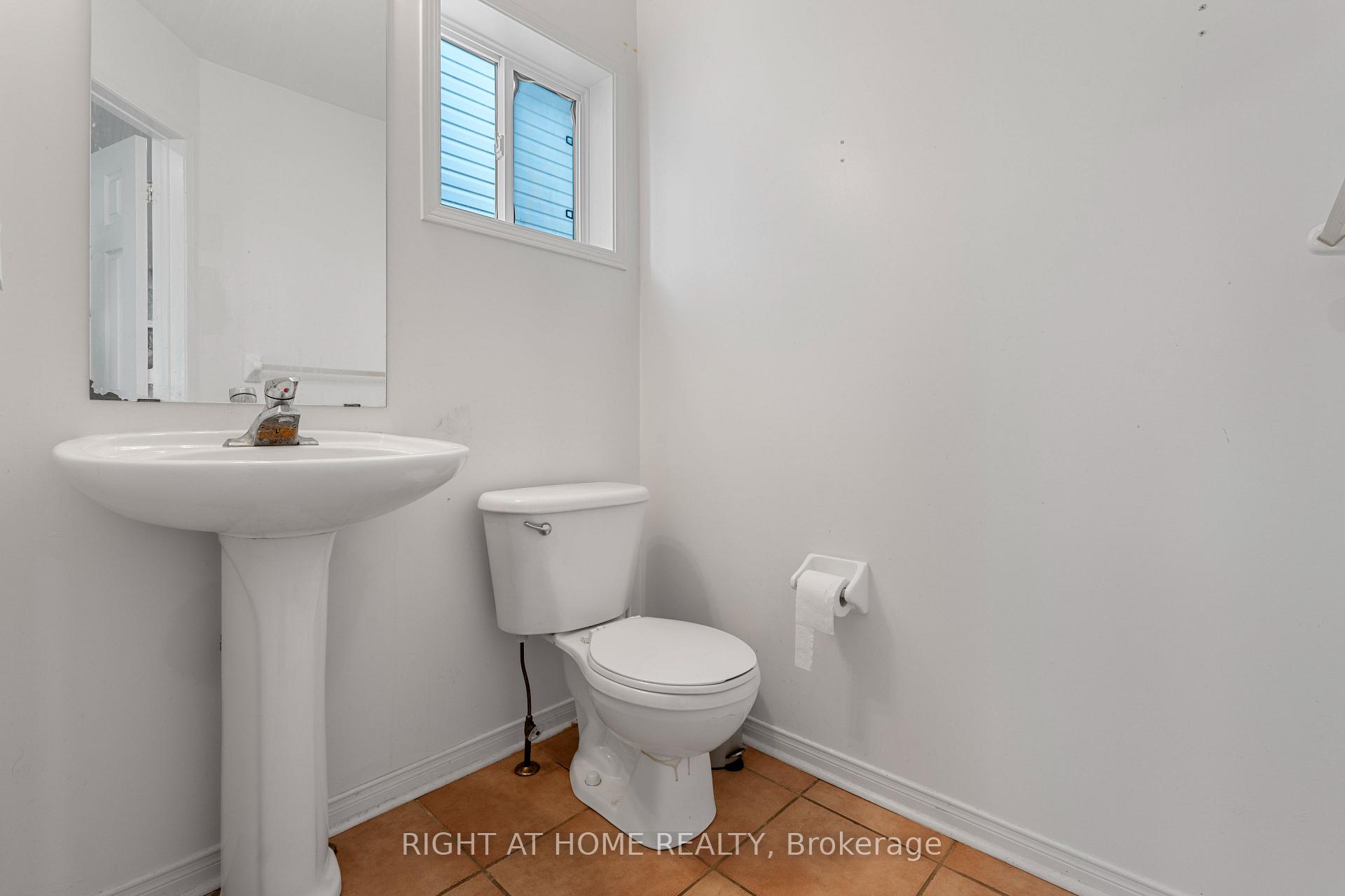 Photo 6 of 36 Brooking Street, Clarington, Bowmanville — HOMEH