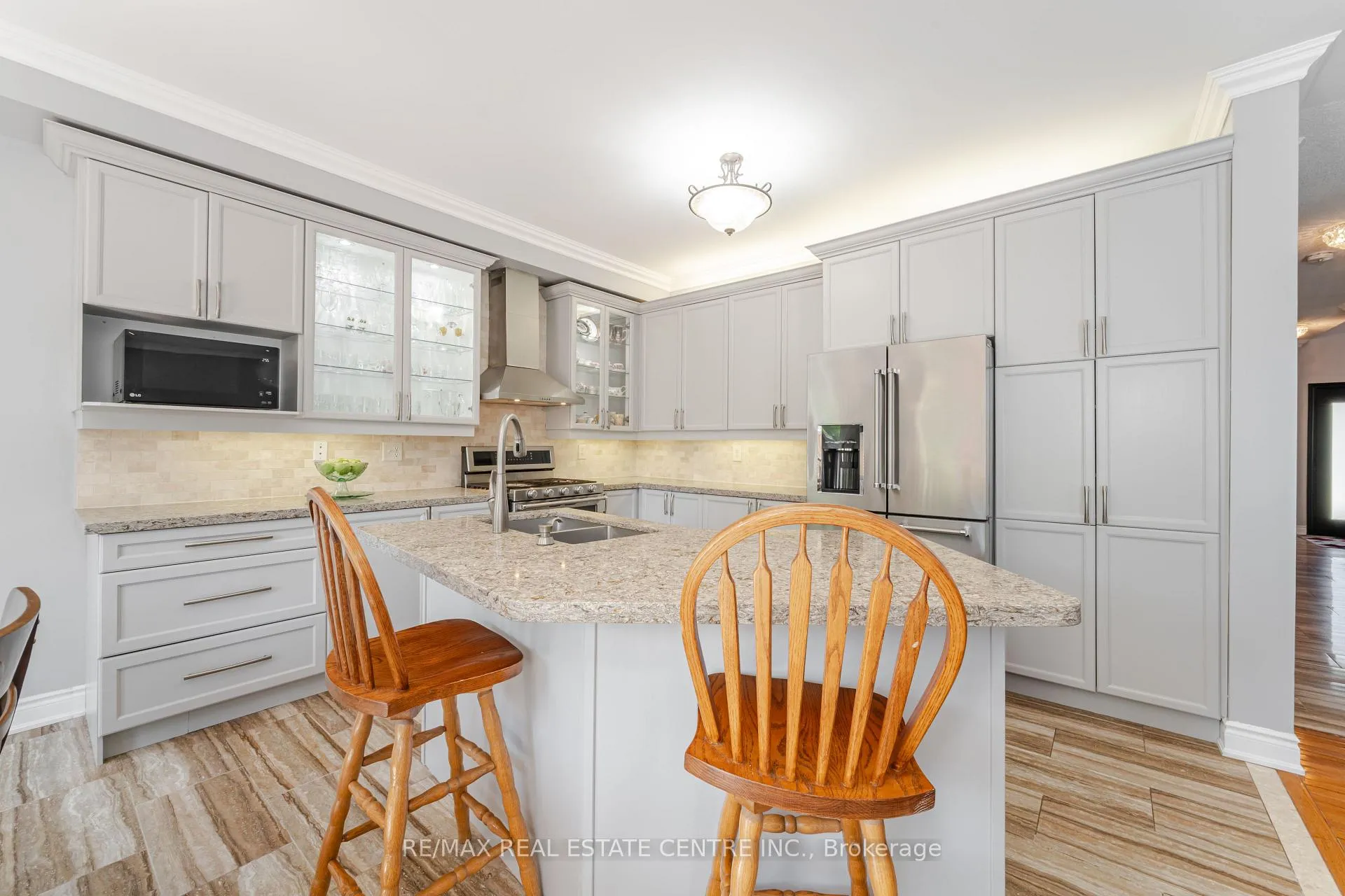 Photo 16 of 46 Lakefield Road, Brampton, Snelgrove — HOMEH