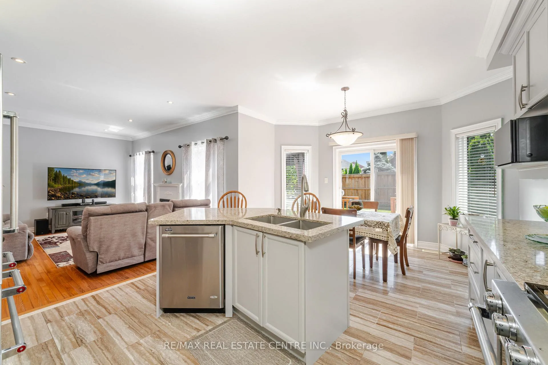 Photo 18 of 46 Lakefield Road, Brampton, Snelgrove — HOMEH