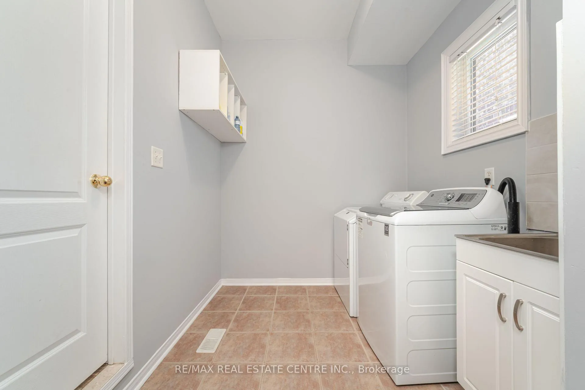 Photo 21 of 46 Lakefield Road, Brampton, Snelgrove — HOMEH