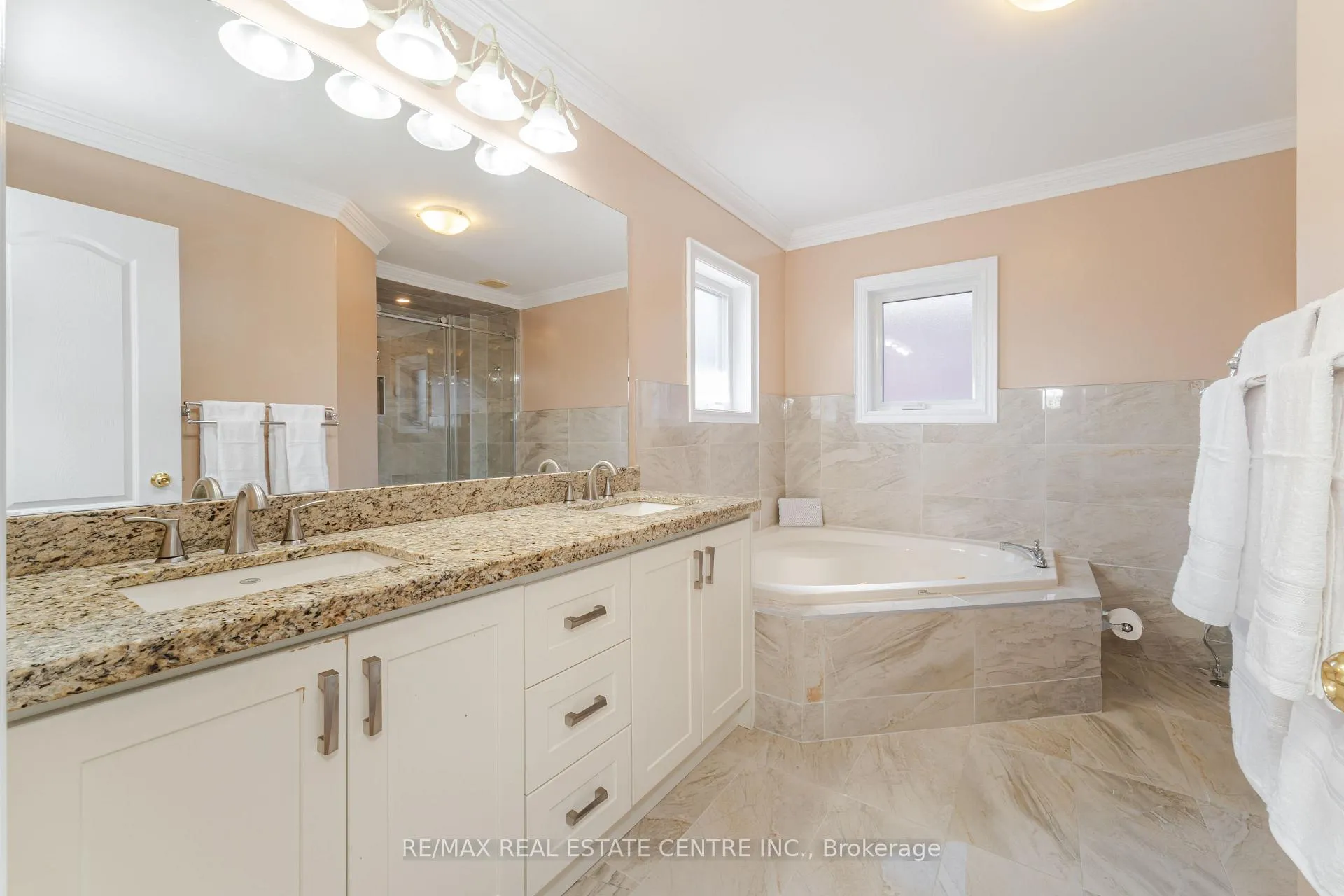 Photo 25 of 46 Lakefield Road, Brampton, Snelgrove — HOMEH