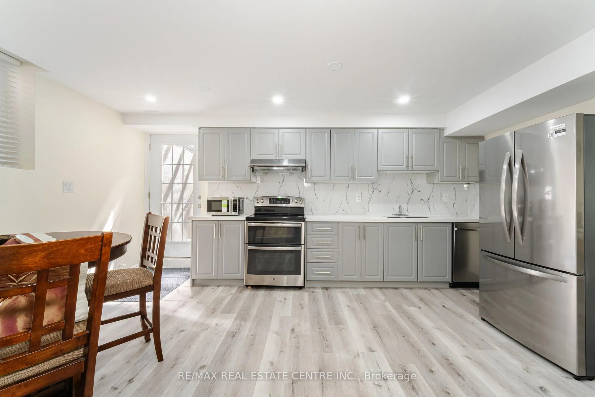 Photo 38 of 46 Lakefield Road, Brampton, Snelgrove — HOMEH
