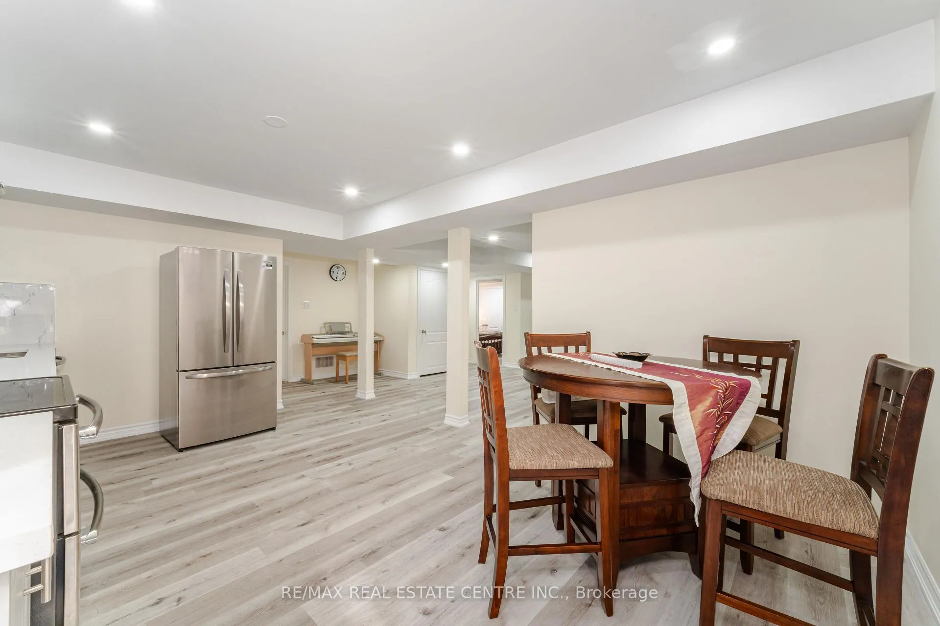 Photo 40 of 46 Lakefield Road, Brampton, Snelgrove — HOMEH