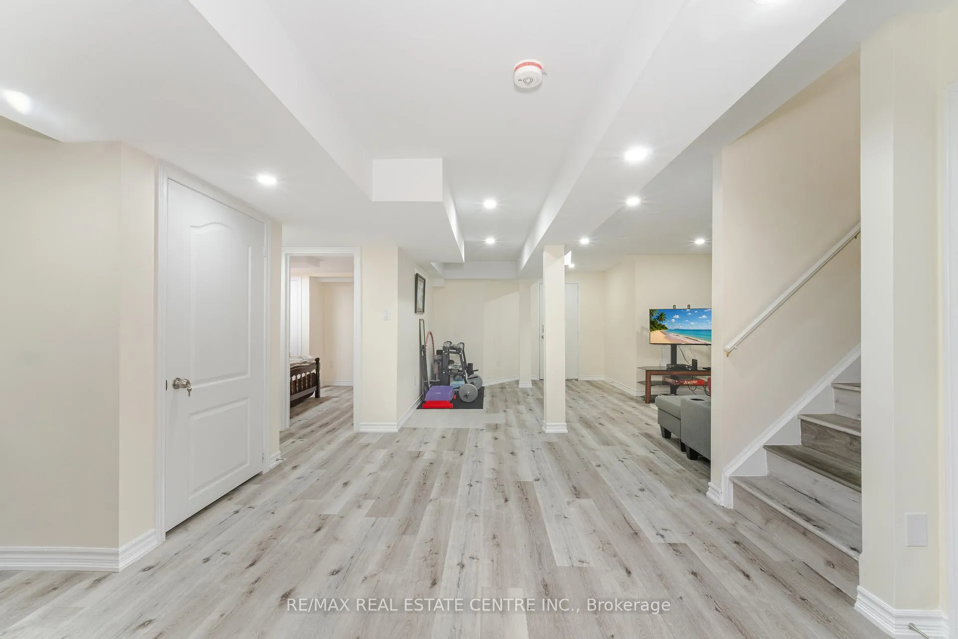 Photo 41 of 46 Lakefield Road, Brampton, Snelgrove — HOMEH