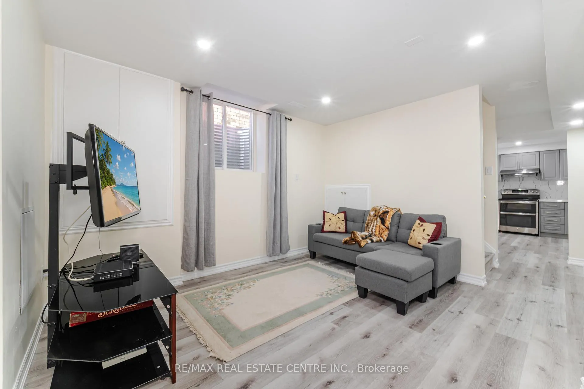 Photo 42 of 46 Lakefield Road, Brampton, Snelgrove — HOMEH