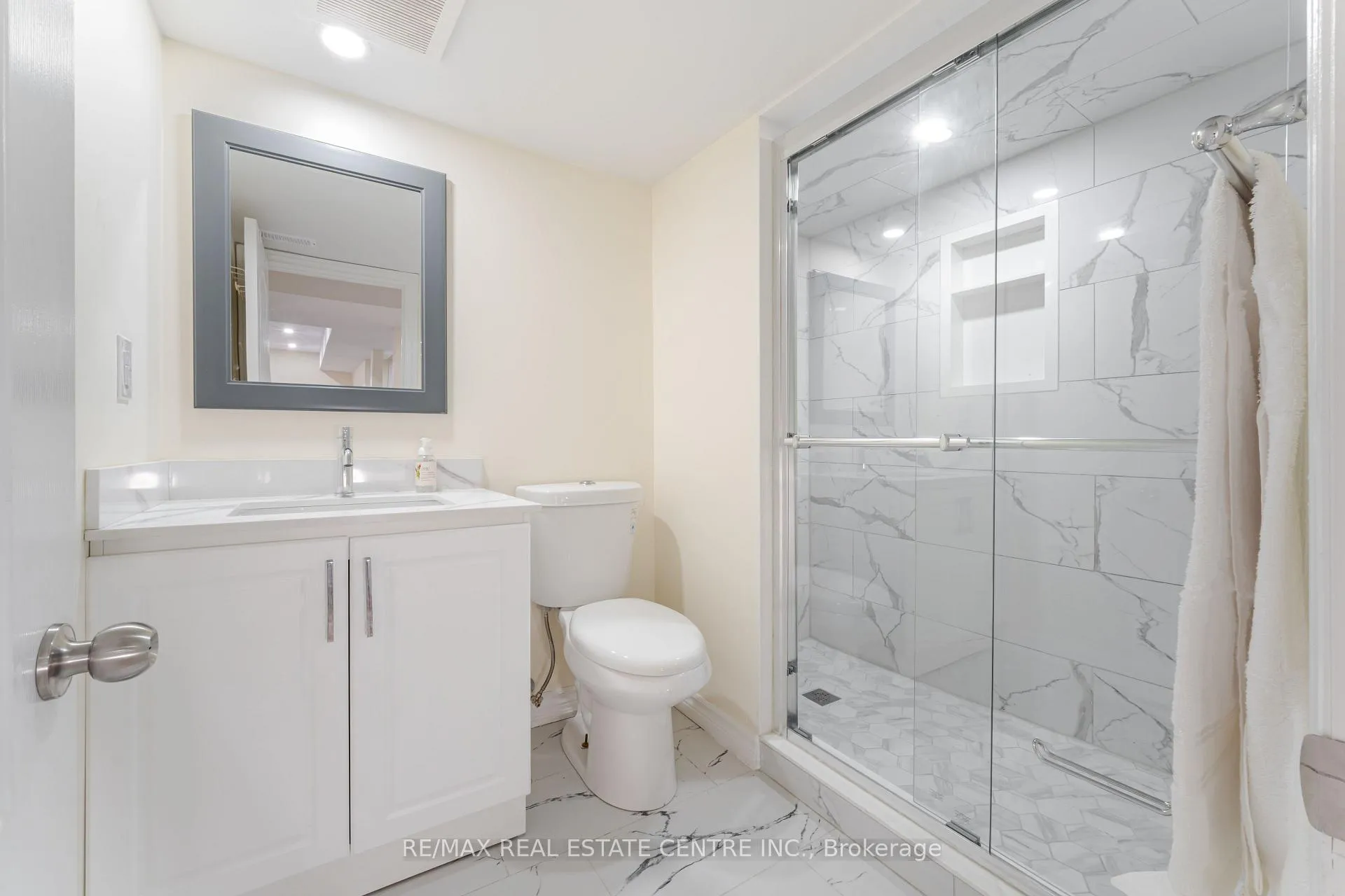 Photo 45 of 46 Lakefield Road, Brampton, Snelgrove — HOMEH