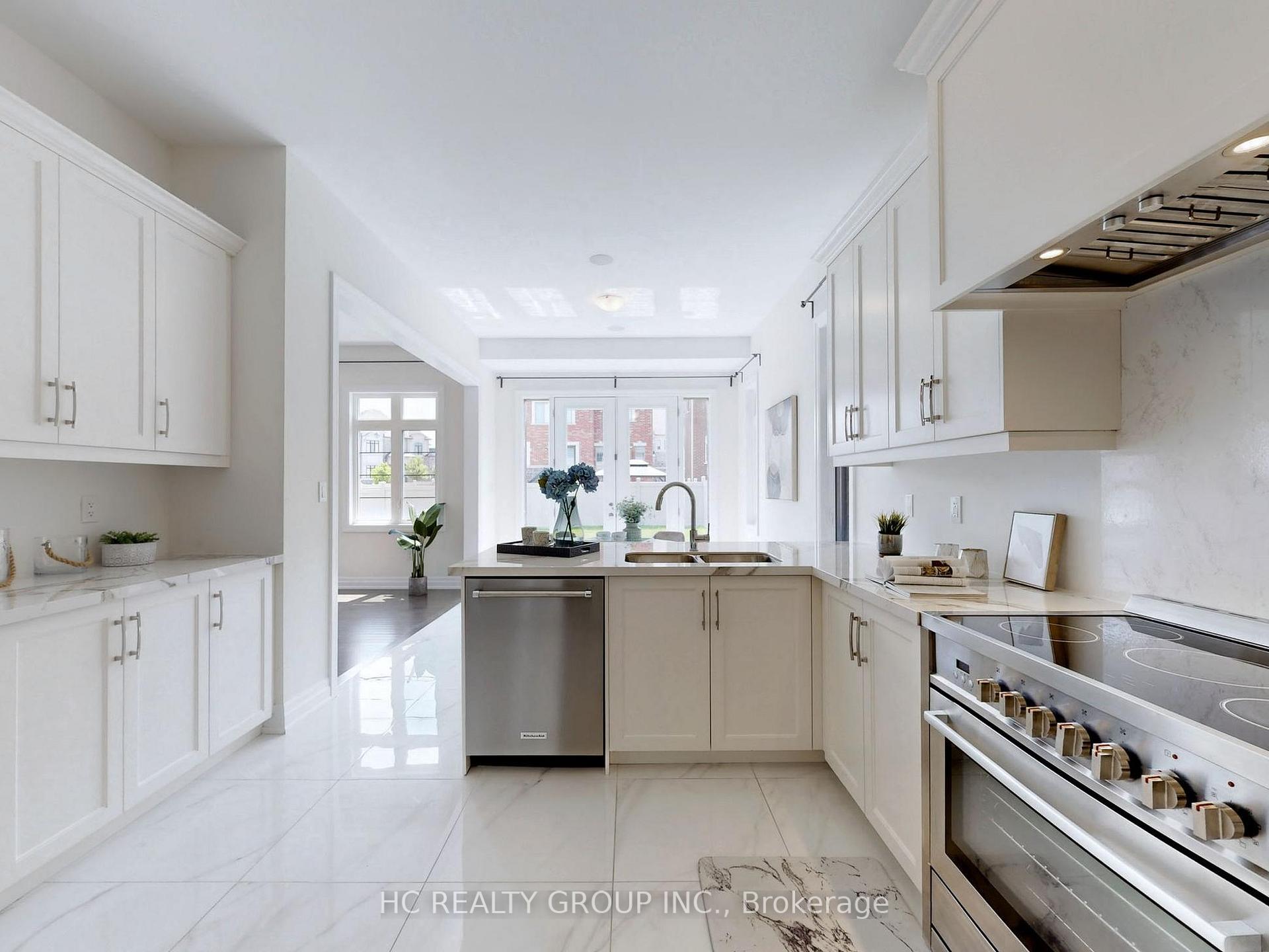 Photo 10 of 255 Touch Gold Crescent, Aurora, Bayview Southeast — HOMEH