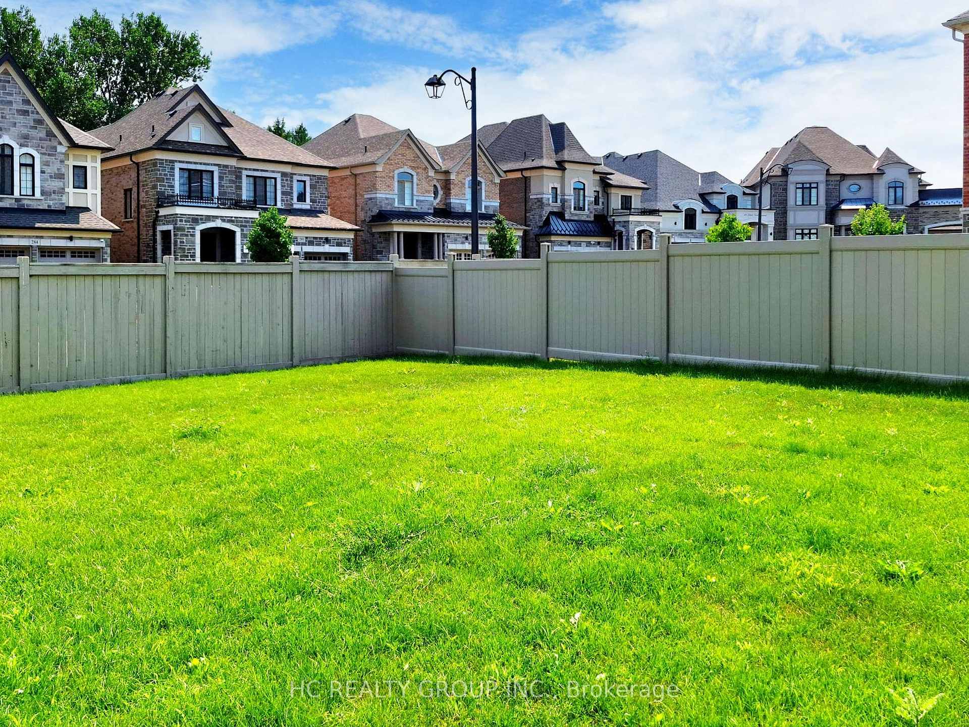 Photo 38 of 255 Touch Gold Crescent, Aurora, Bayview Southeast — HOMEH