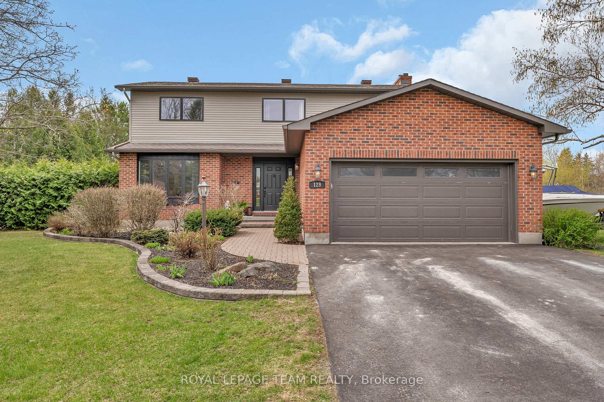 Photo 1 of 129 Ridgeview Drive, Ottawa, Carp — HOMEH