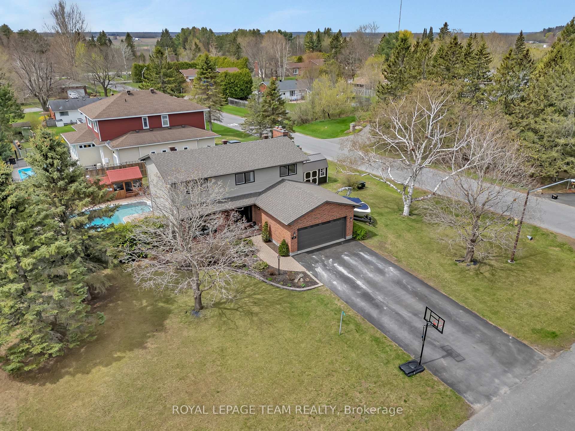 Photo 3 of 129 Ridgeview Drive, Ottawa, Carp — HOMEH