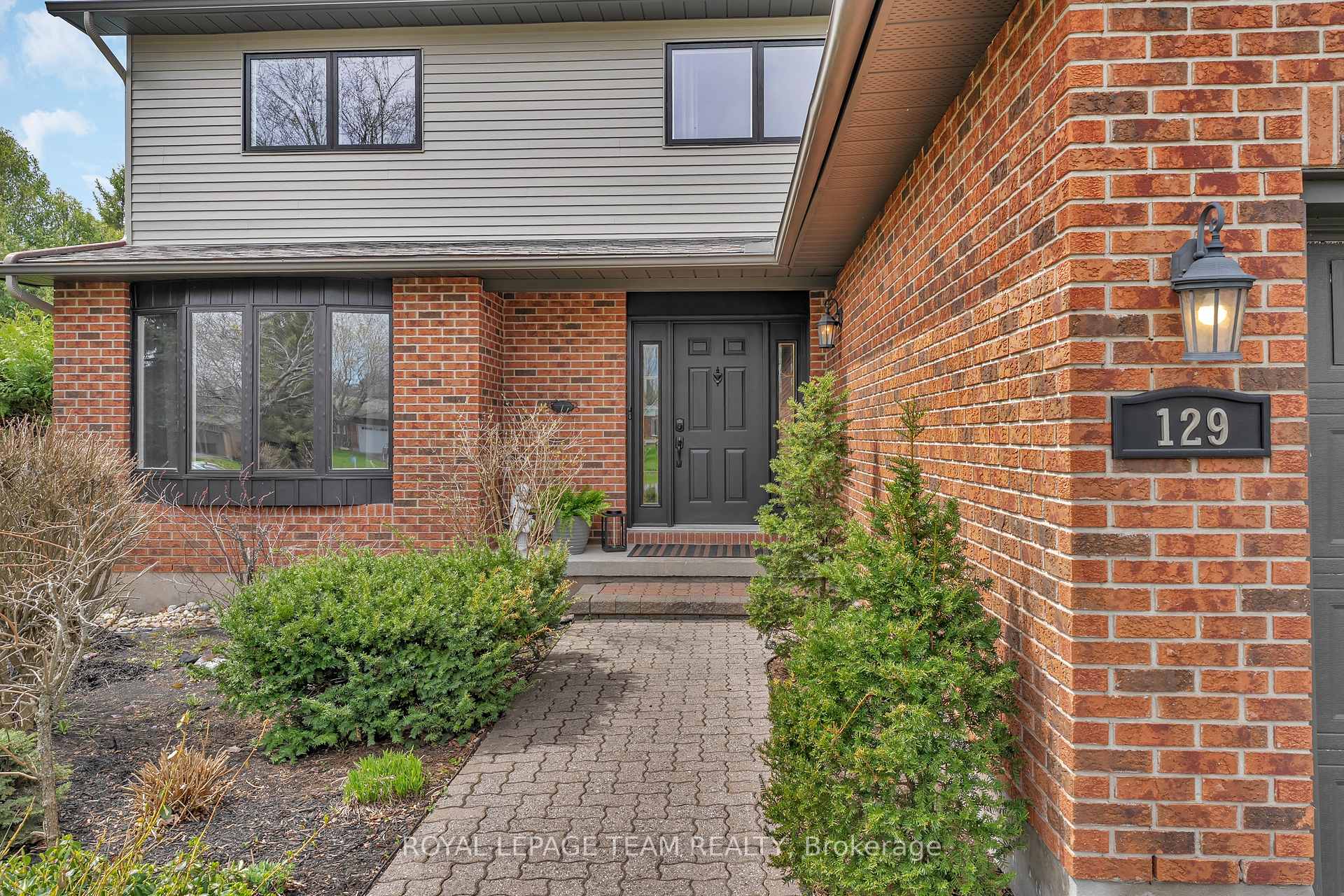 Photo 4 of 129 Ridgeview Drive, Ottawa, Carp — HOMEH
