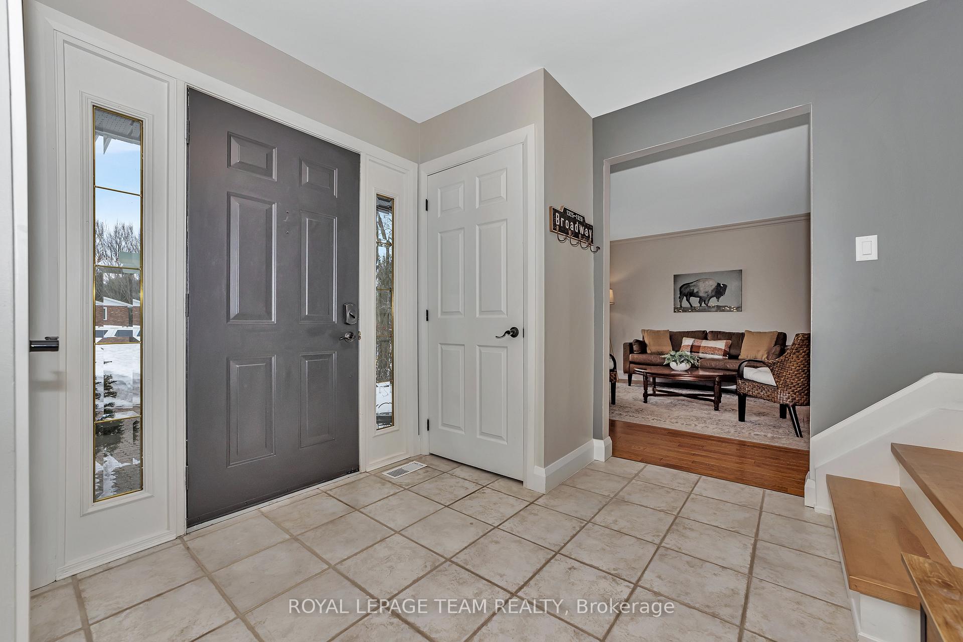 Photo 5 of 129 Ridgeview Drive, Ottawa, Carp — HOMEH