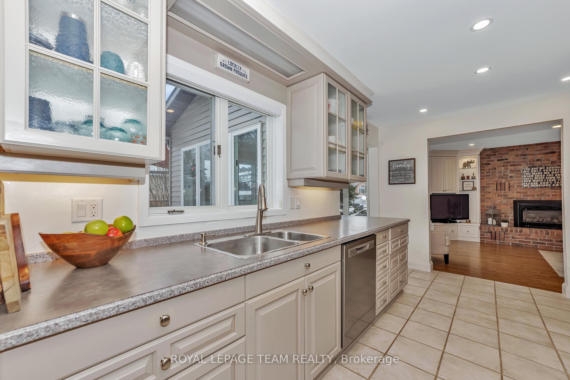 Photo 11 of 129 Ridgeview Drive, Ottawa, Carp — HOMEH