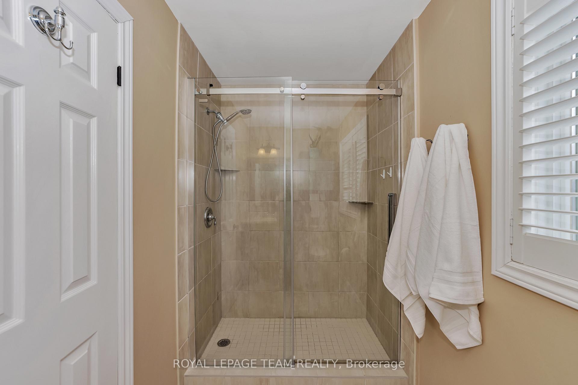 Photo 20 of 129 Ridgeview Drive, Ottawa, Carp — HOMEH