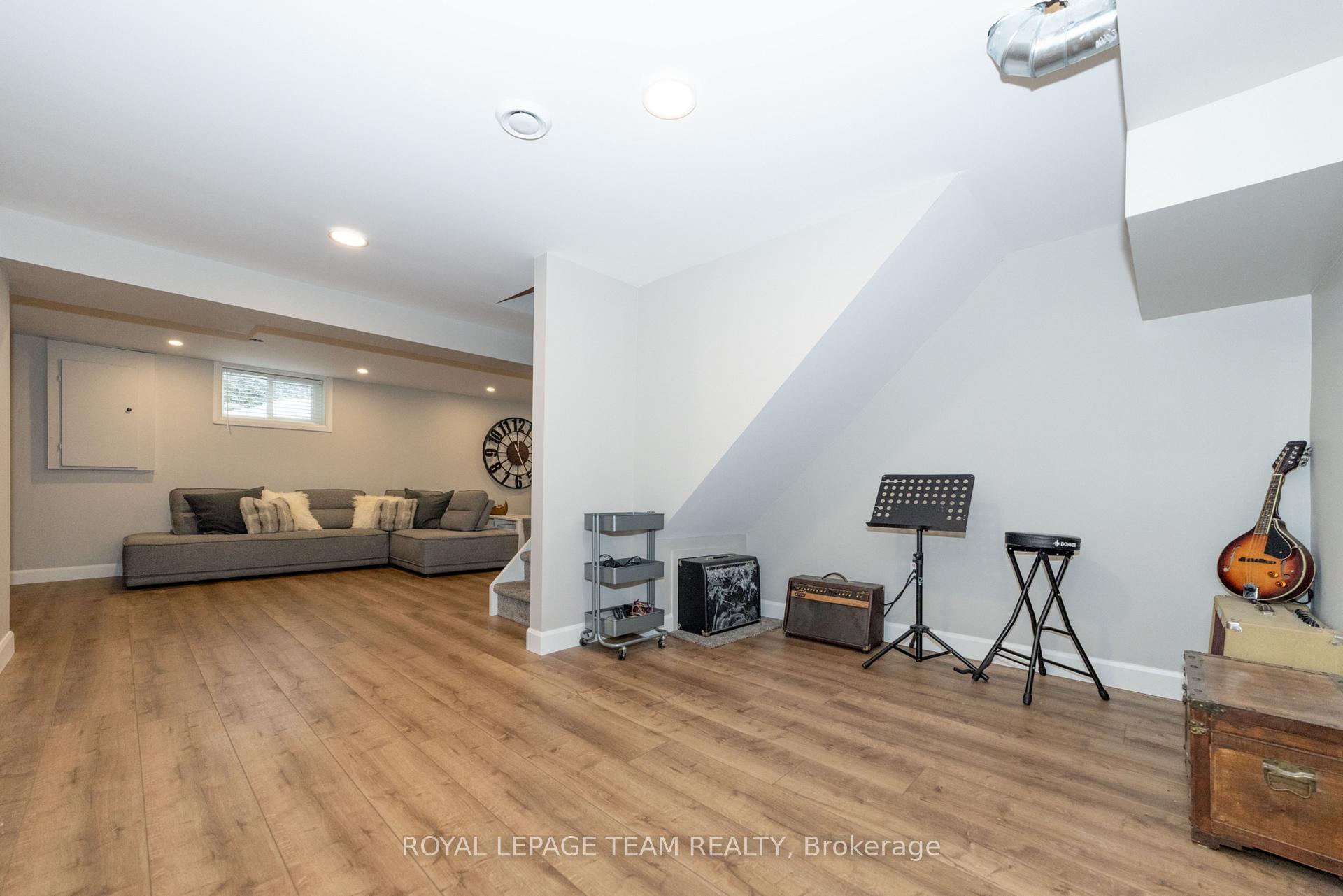 Photo 33 of 129 Ridgeview Drive, Ottawa, Carp — HOMEH