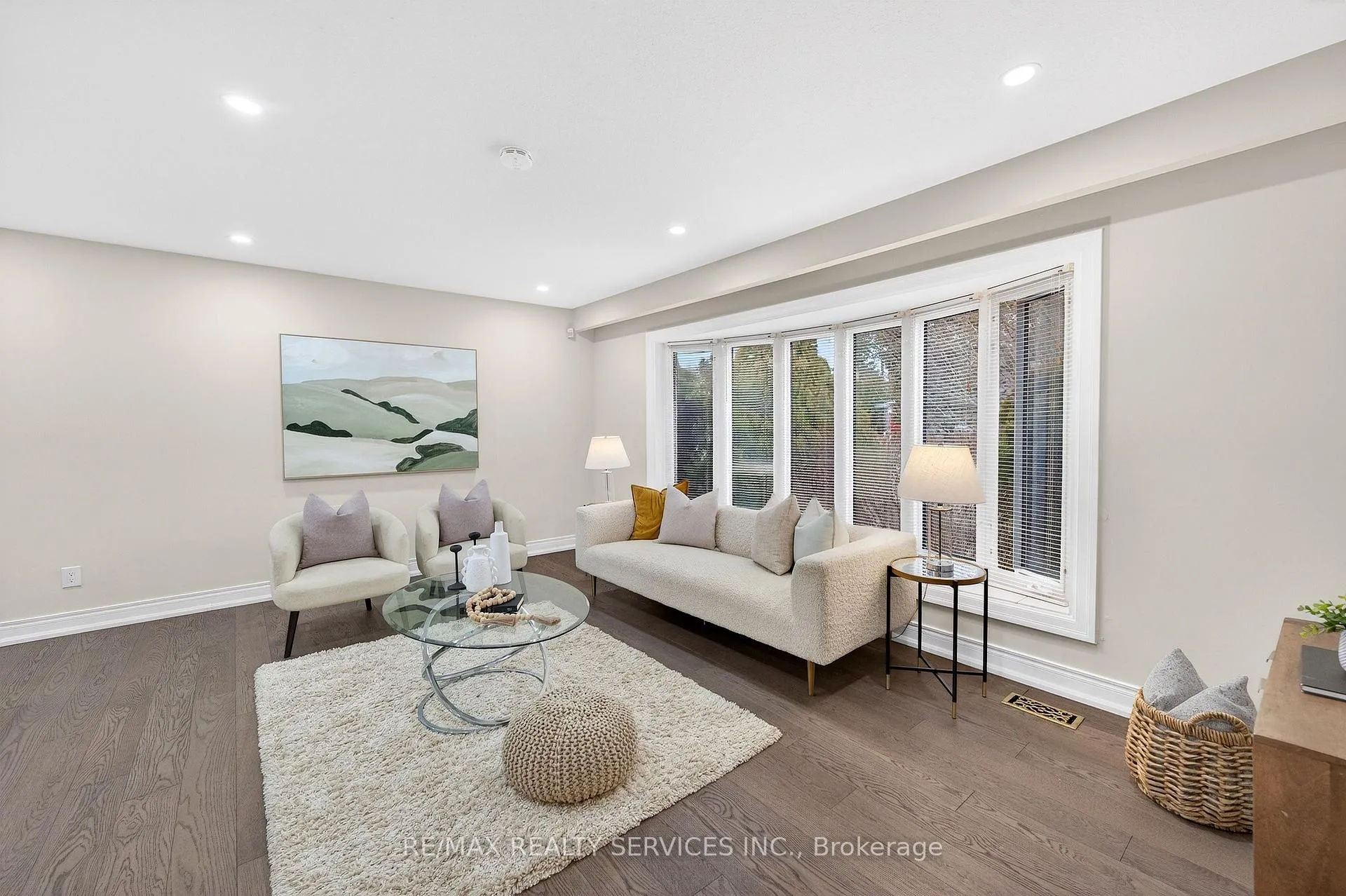 Photo 9 of 13 Strathy Road, Ajax, South East — HOMEH