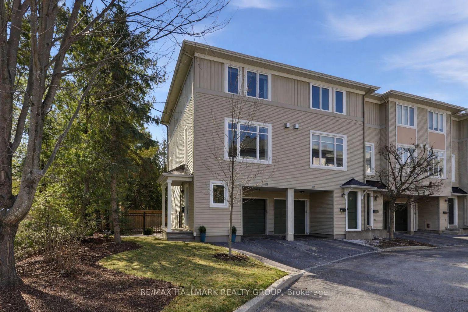 Photo 1 of 128 Songbird Private, Ottawa, Westcliffe Estates — HOMEH
