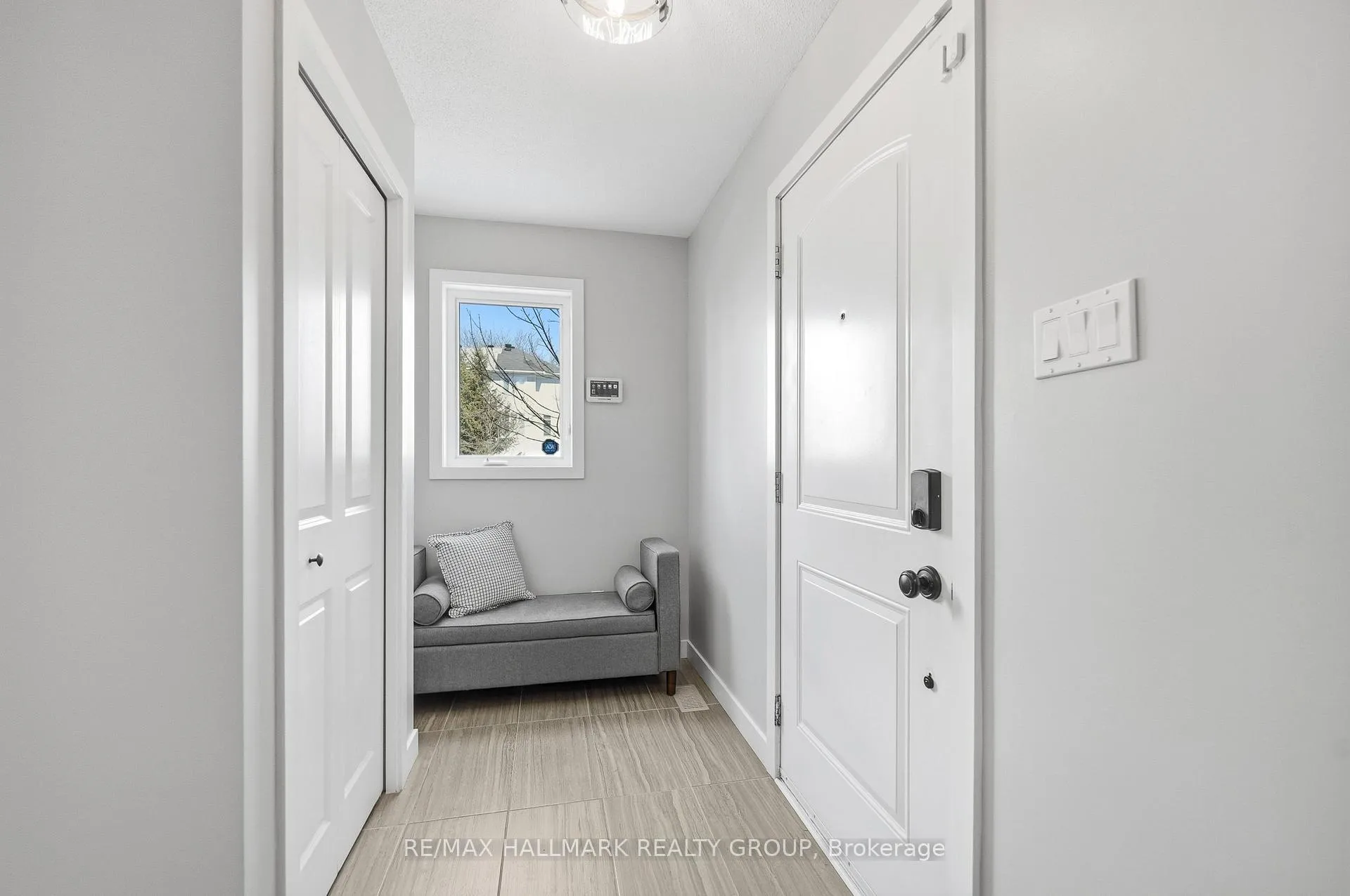 Photo 2 of 128 Songbird Private, Ottawa, Westcliffe Estates — HOMEH