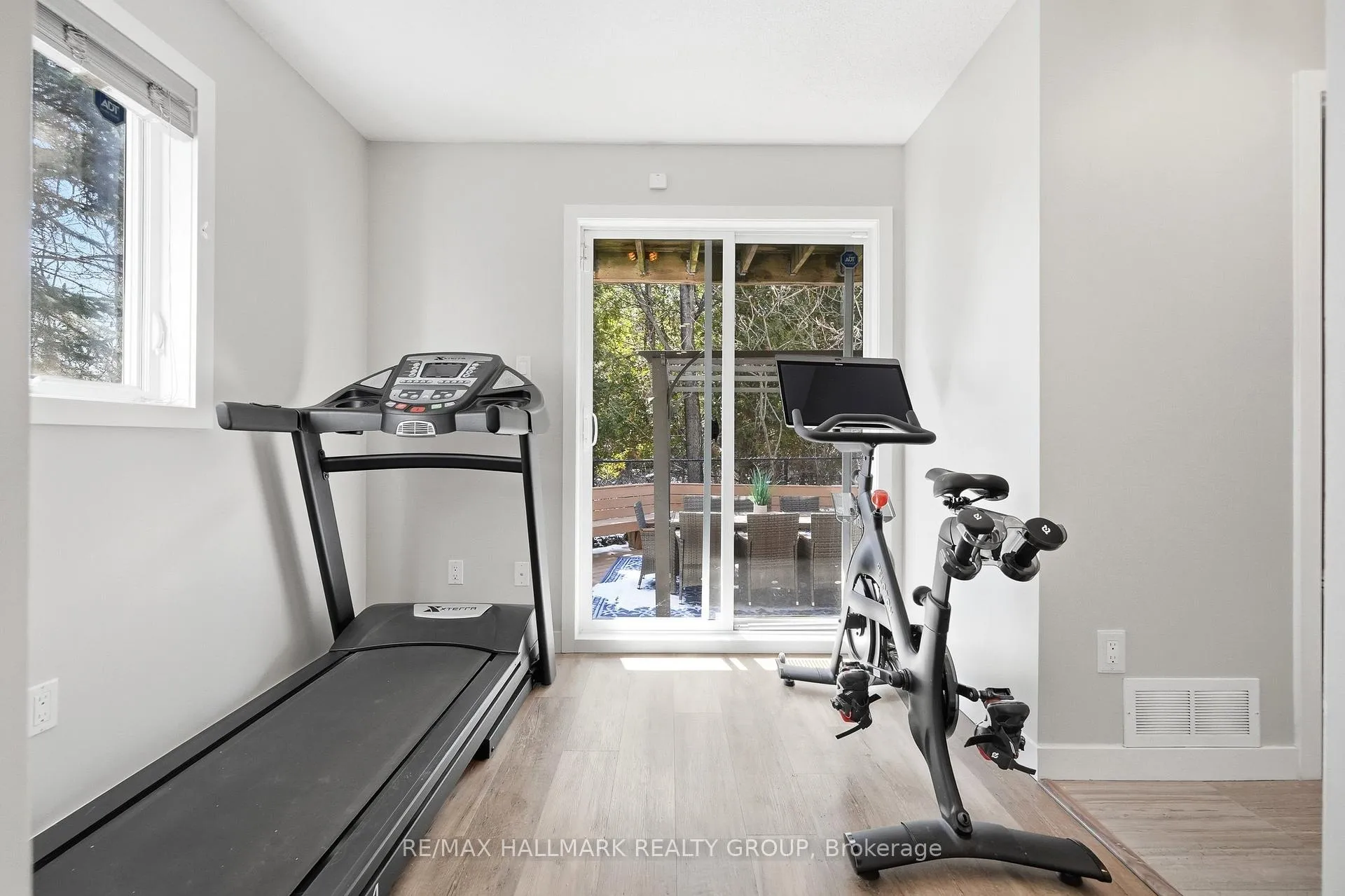 Photo 3 of 128 Songbird Private, Ottawa, Westcliffe Estates — HOMEH