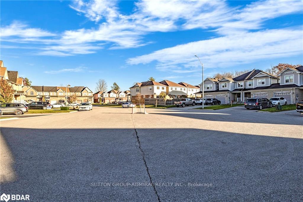 Photo 13 of 28 Lancaster Court, Barrie, Innis-Shore — HOMEH