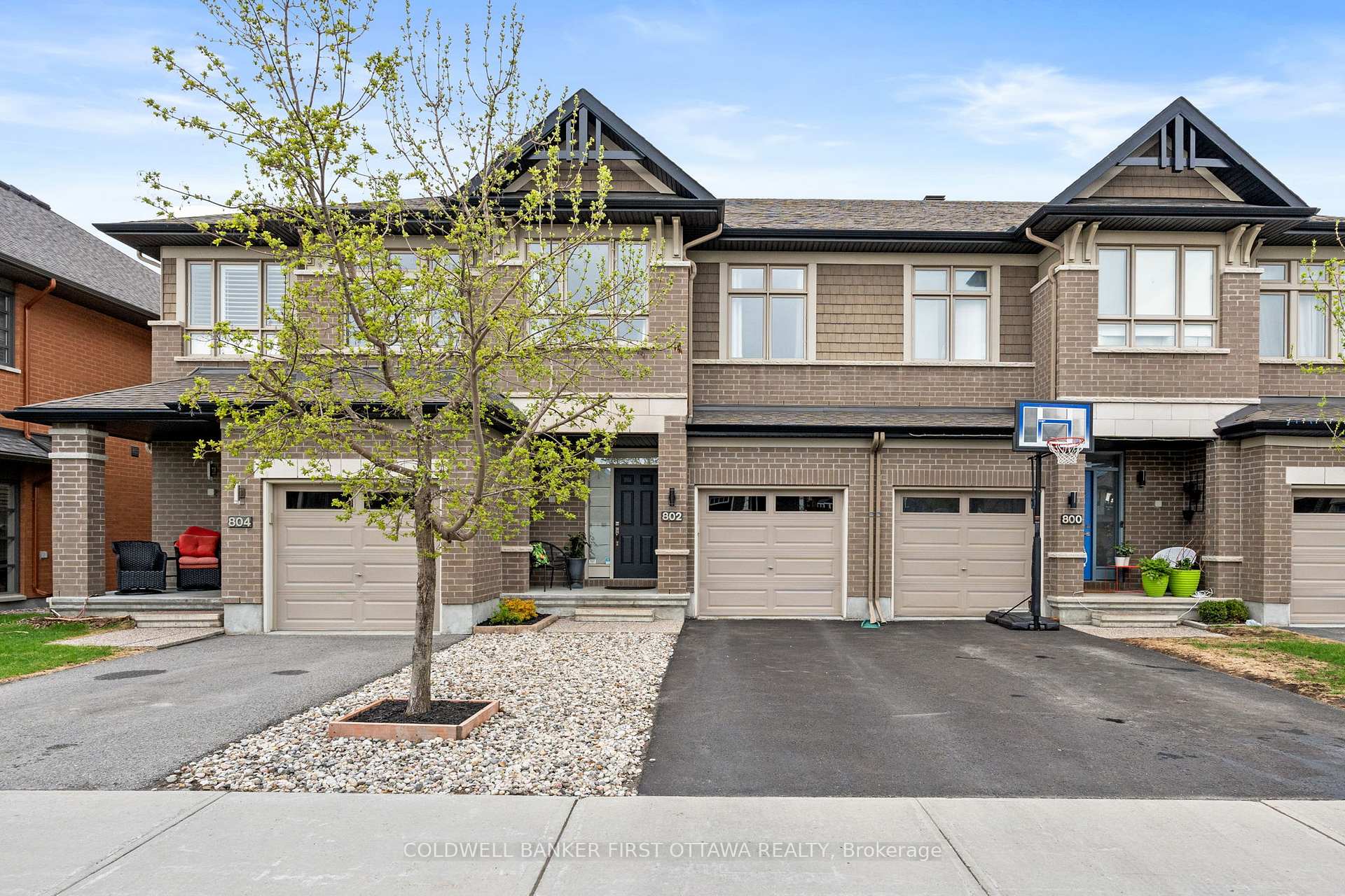 Photo 1 of 802 Carnelian Crescent, Ottawa, Riverside South/Gloucester Glen — HOMEH