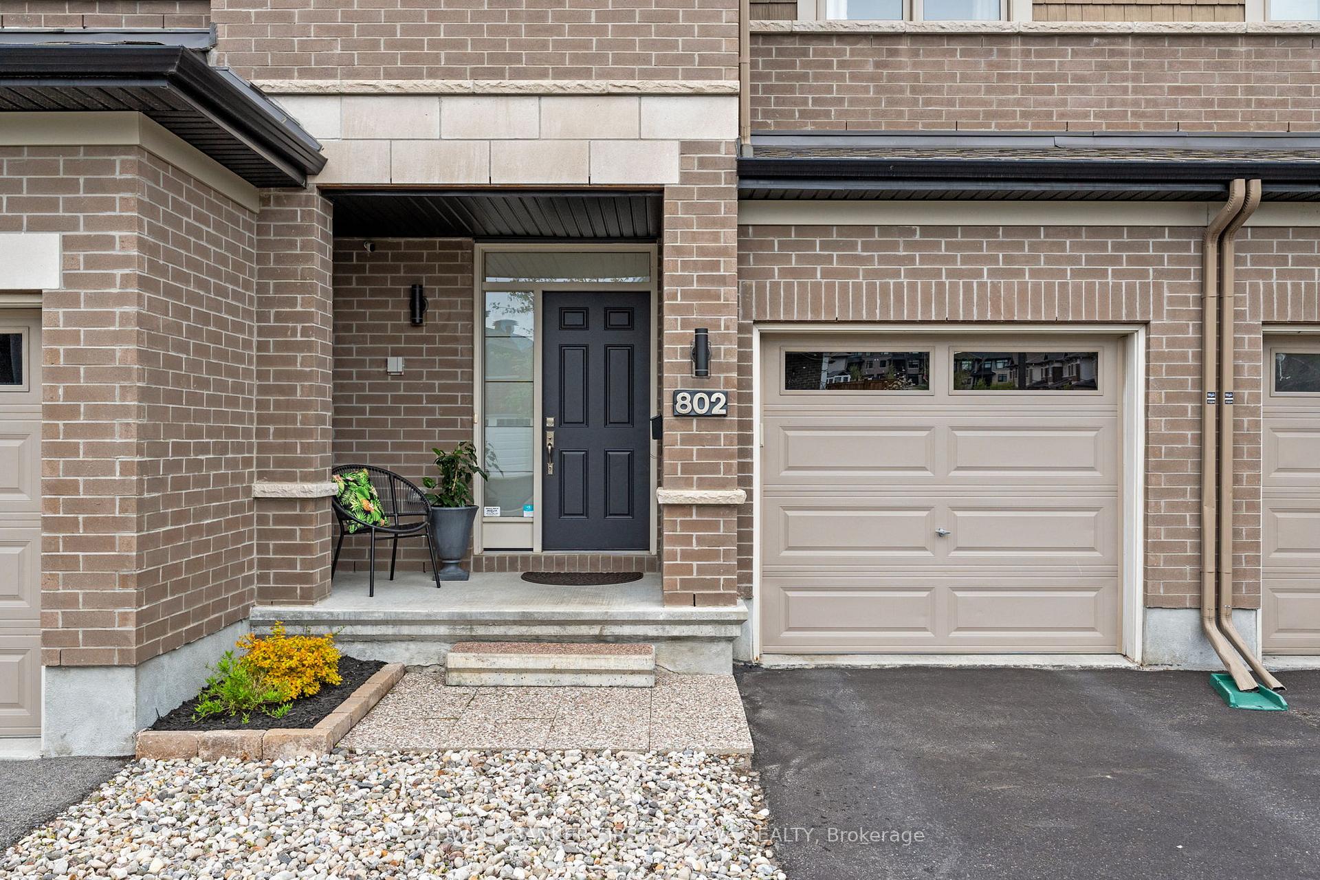 Photo 2 of 802 Carnelian Crescent, Ottawa, Riverside South/Gloucester Glen — HOMEH