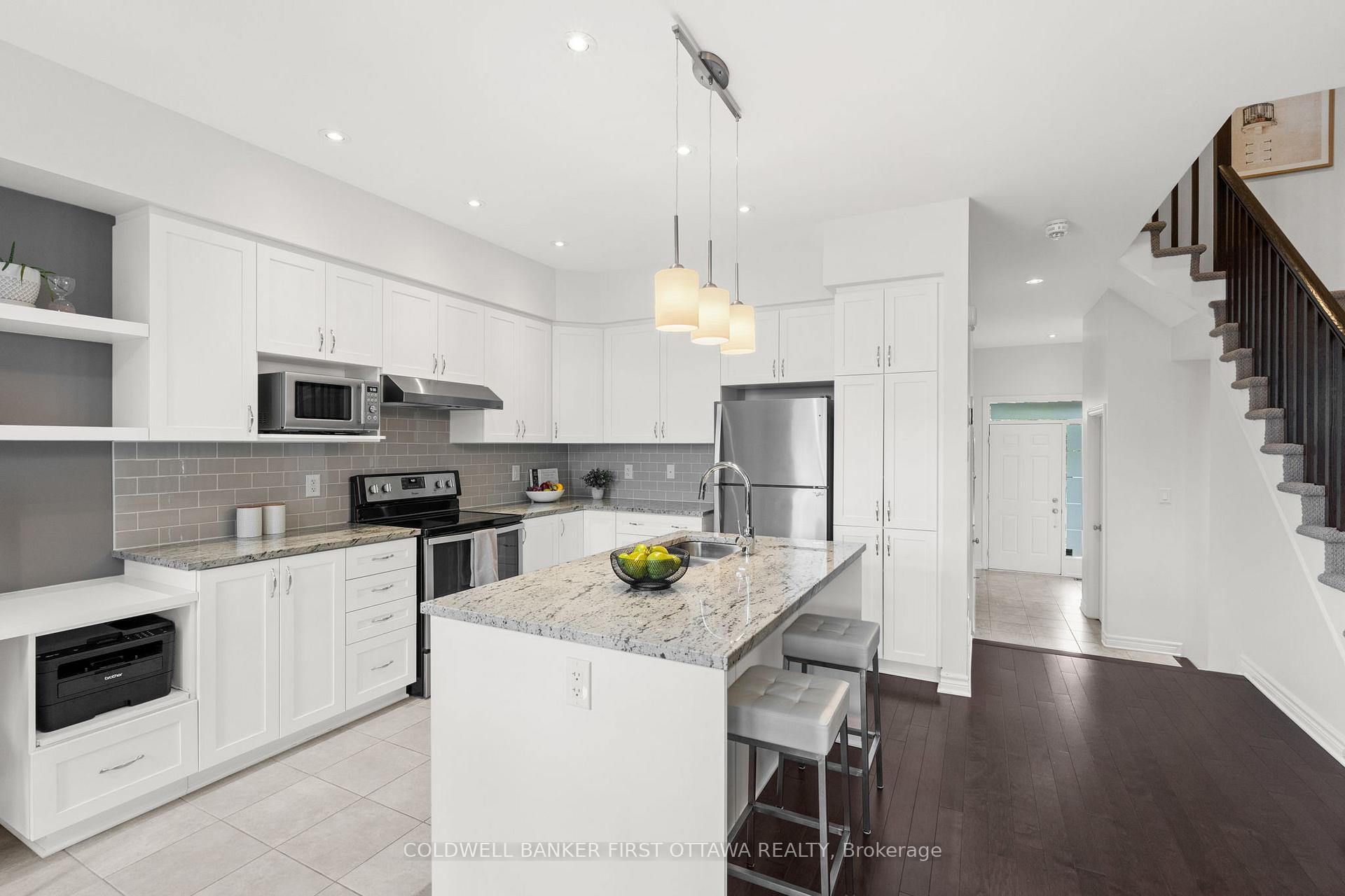 Photo 9 of 802 Carnelian Crescent, Ottawa, Riverside South/Gloucester Glen — HOMEH