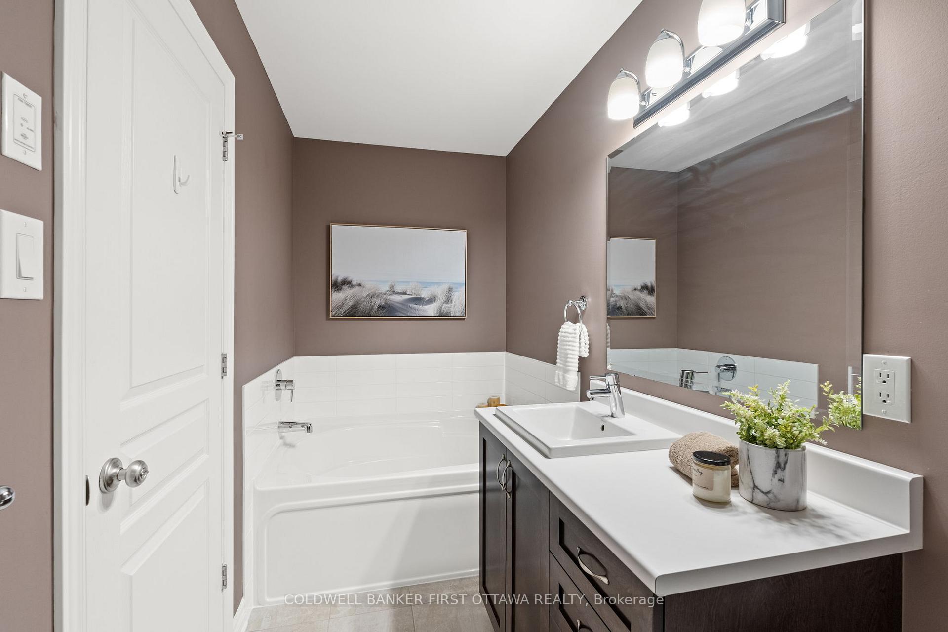 Photo 21 of 802 Carnelian Crescent, Ottawa, Riverside South/Gloucester Glen — HOMEH