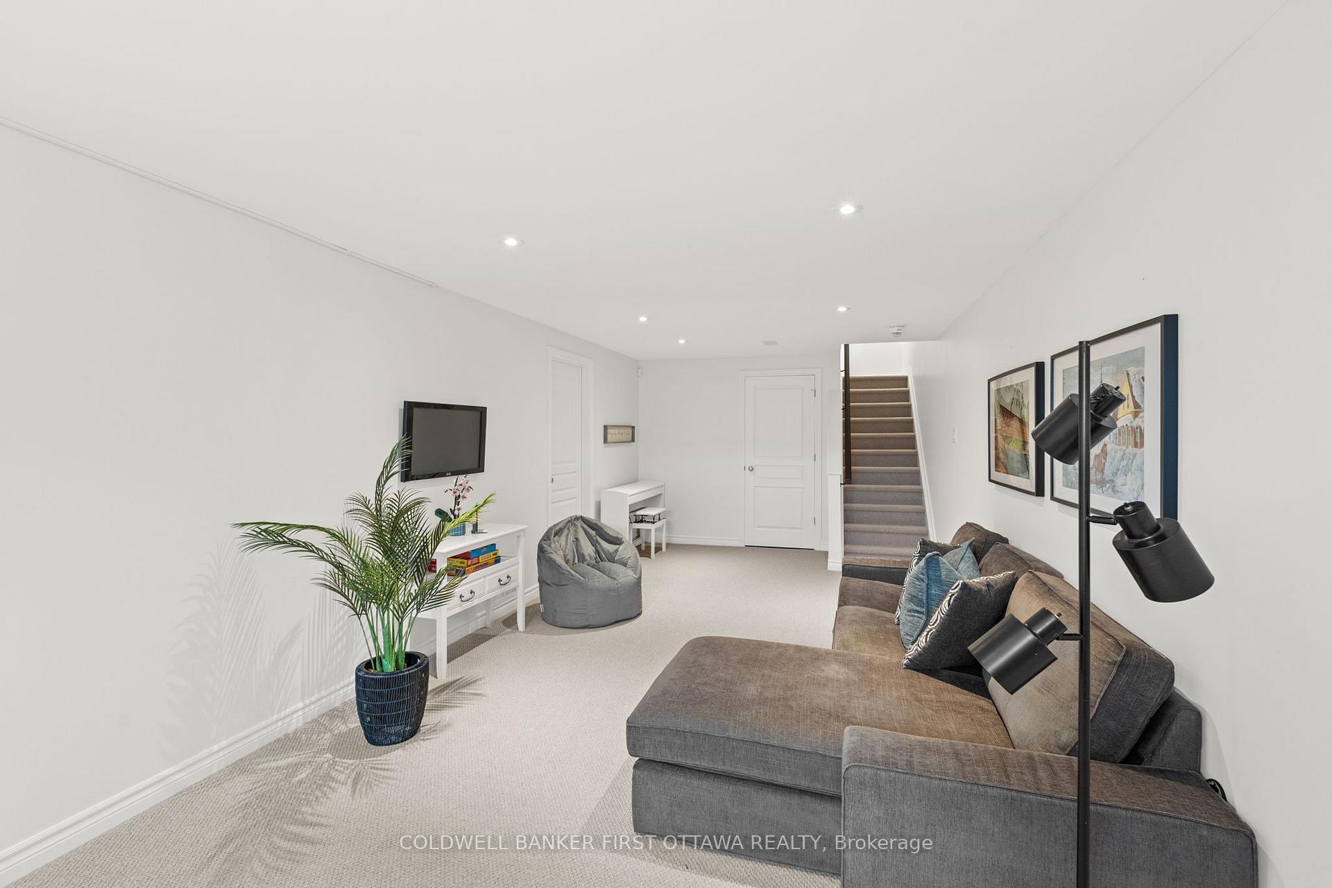 Photo 28 of 802 Carnelian Crescent, Ottawa, Riverside South/Gloucester Glen — HOMEH