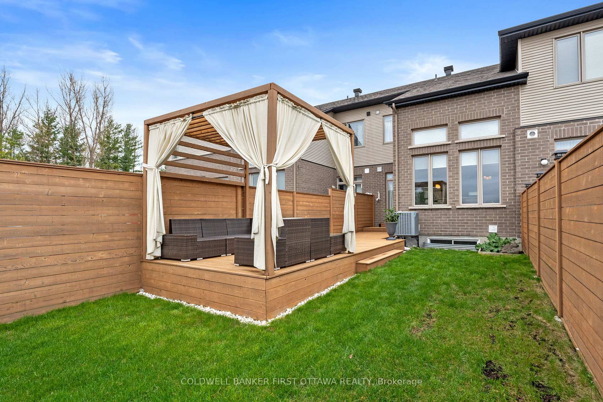 Photo 33 of 802 Carnelian Crescent, Ottawa, Riverside South/Gloucester Glen — HOMEH