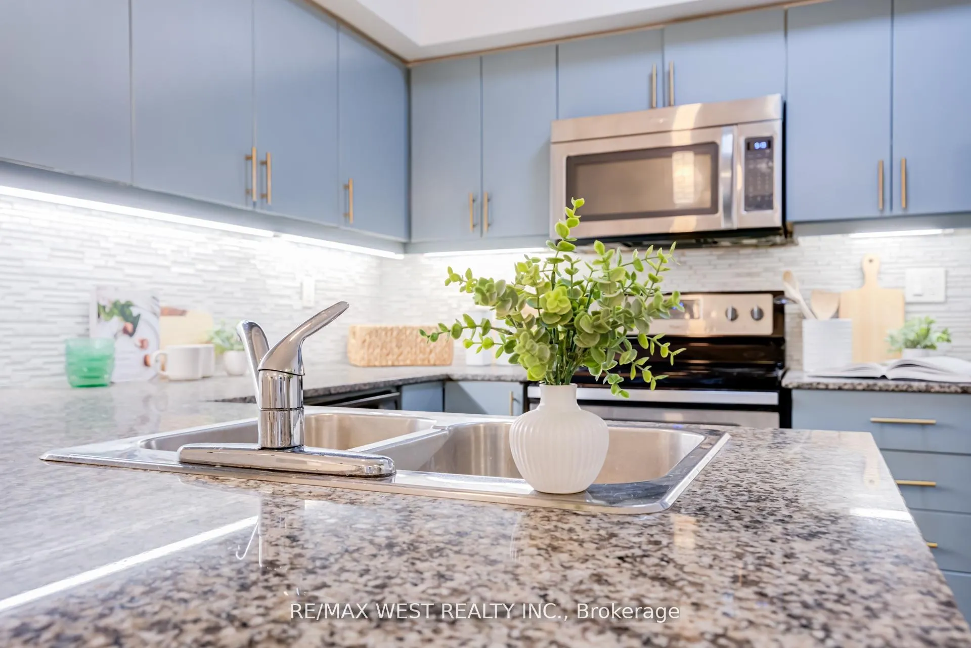 Photo 7 of Unit 101, 45 Sousa Mendes Street, Toronto, Dovercourt-Wallace Emerson-Junction — HOMEH