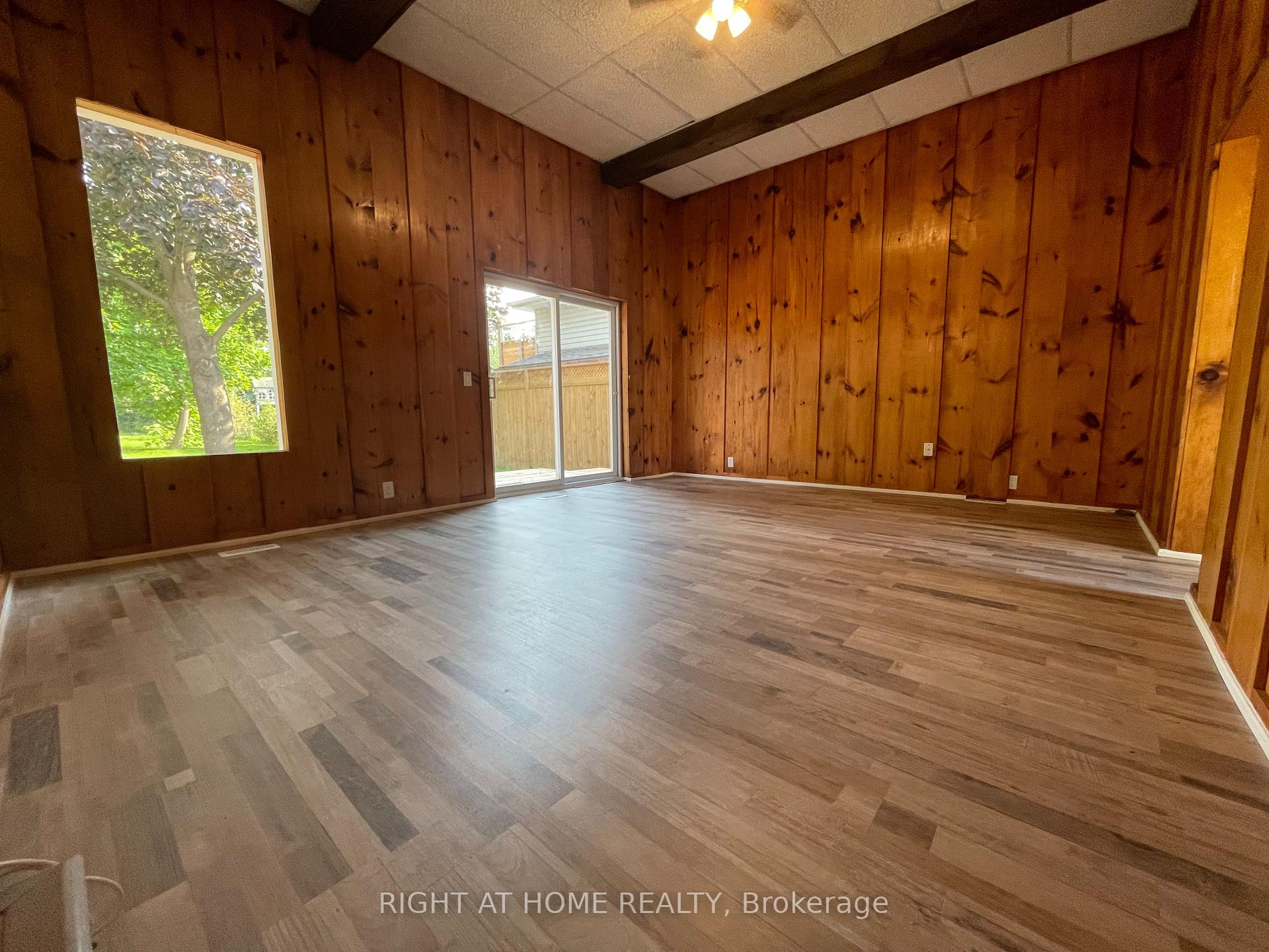 Photo 3 of 241 Elm Avenue, Georgina, Keswick South — HOMEH