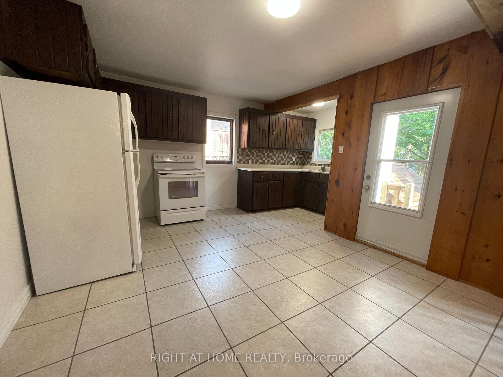 Photo 4 of 241 Elm Avenue, Georgina, Keswick South — HOMEH