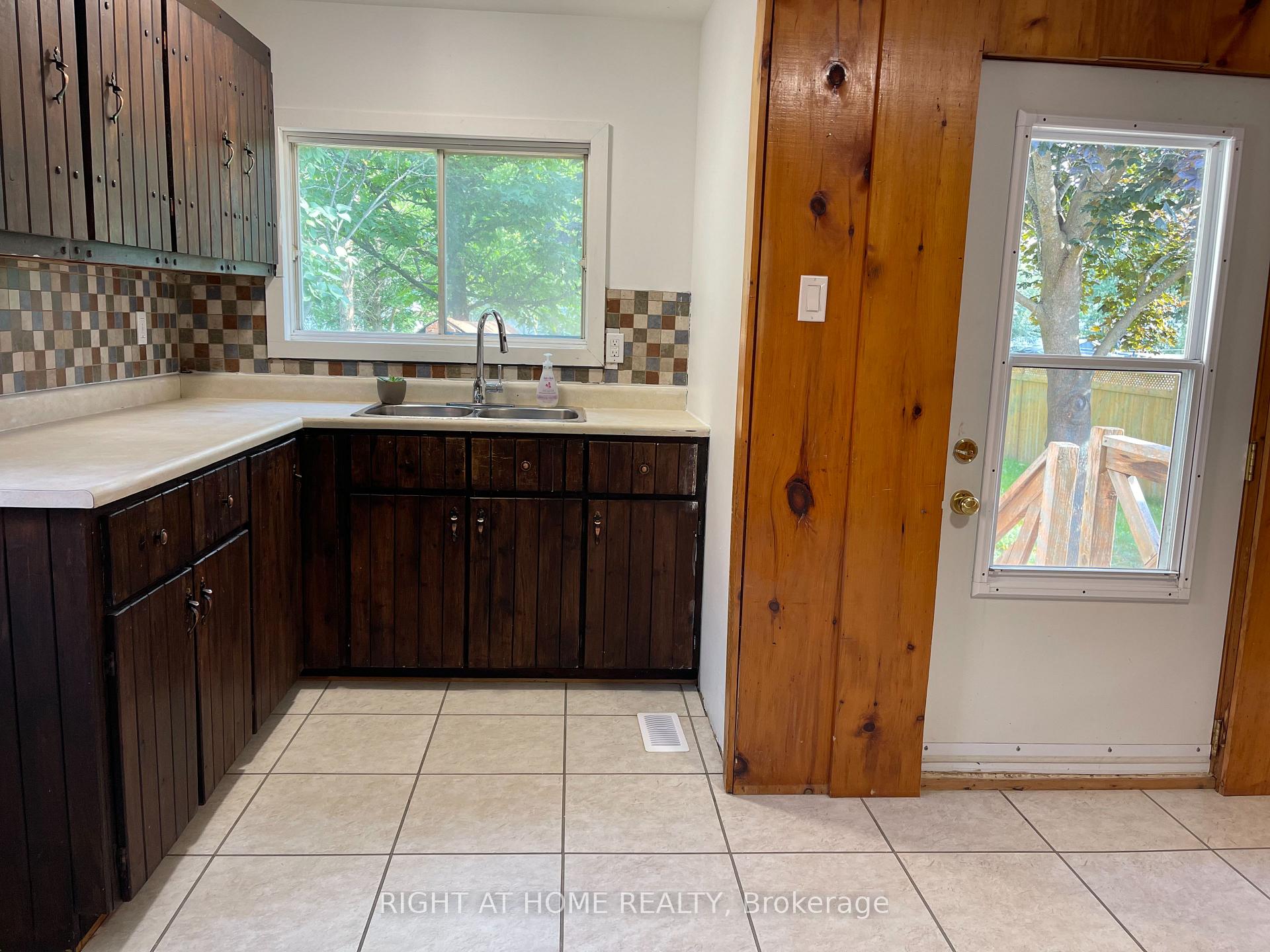 Photo 6 of 241 Elm Avenue, Georgina, Keswick South — HOMEH