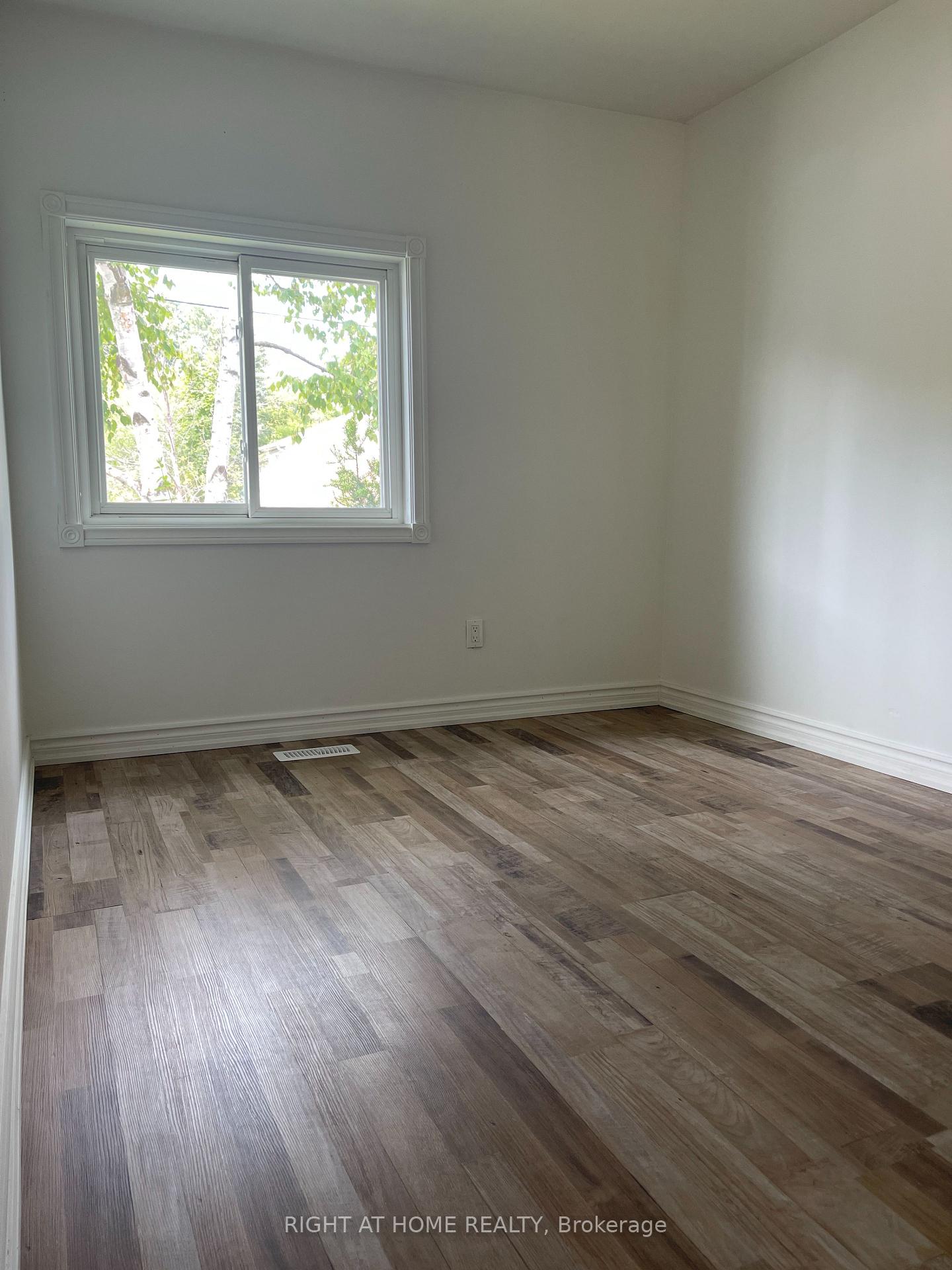 Photo 9 of 241 Elm Avenue, Georgina, Keswick South — HOMEH