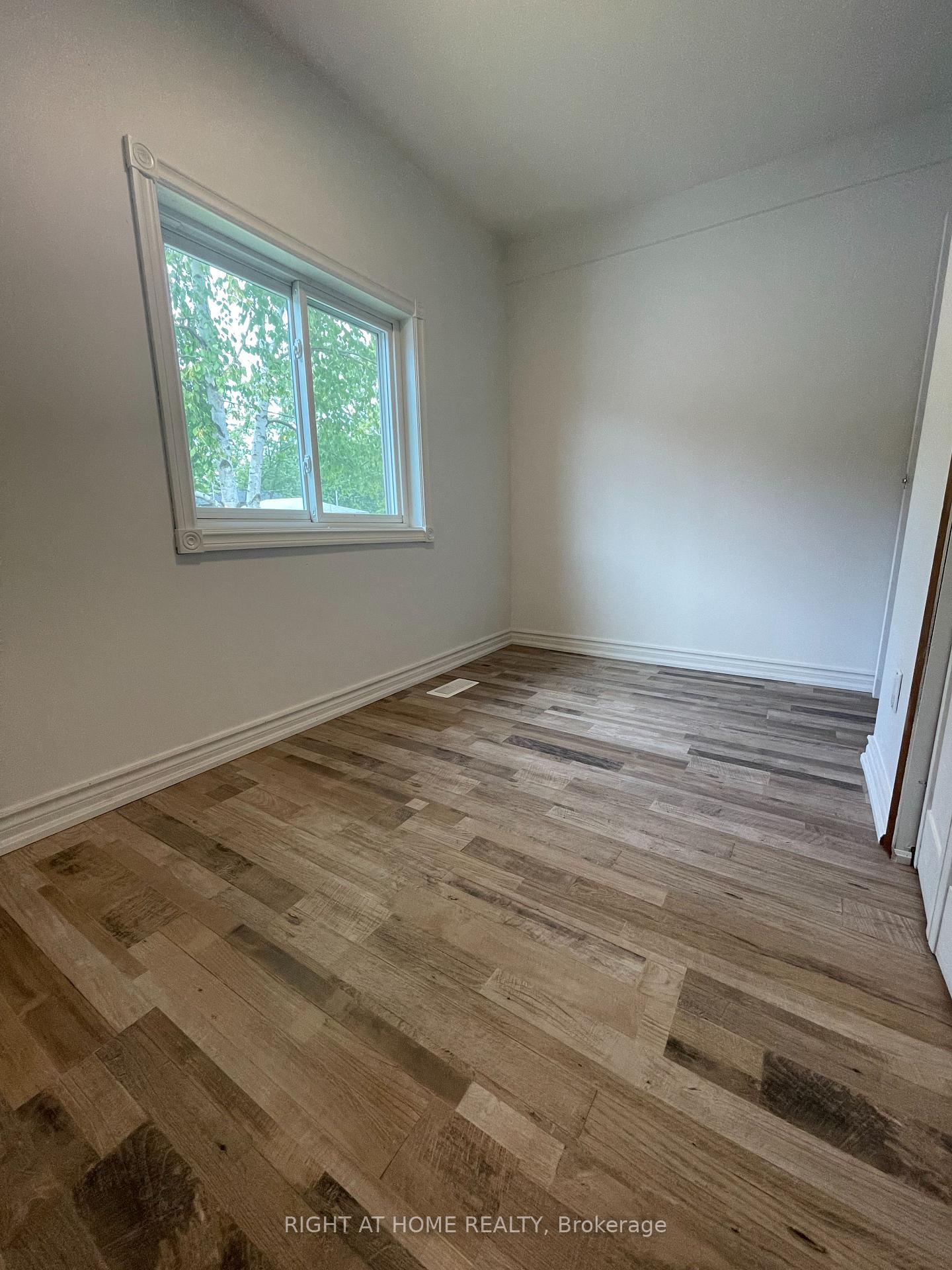 Photo 12 of 241 Elm Avenue, Georgina, Keswick South — HOMEH