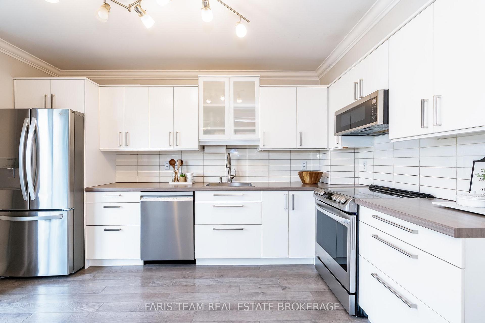 Photo 6 of 220 Churchland Drive, Barrie, Holly — HOMEH