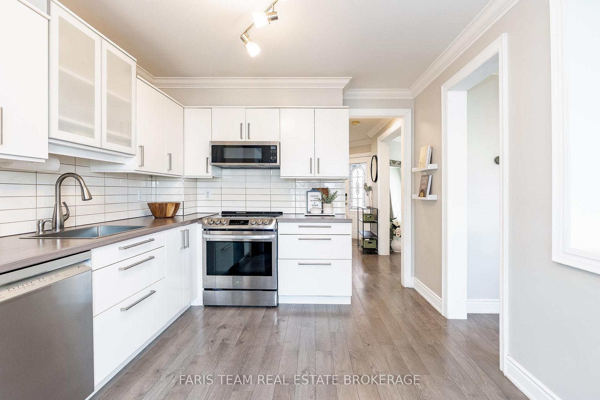 Photo 9 of 220 Churchland Drive, Barrie, Holly — HOMEH