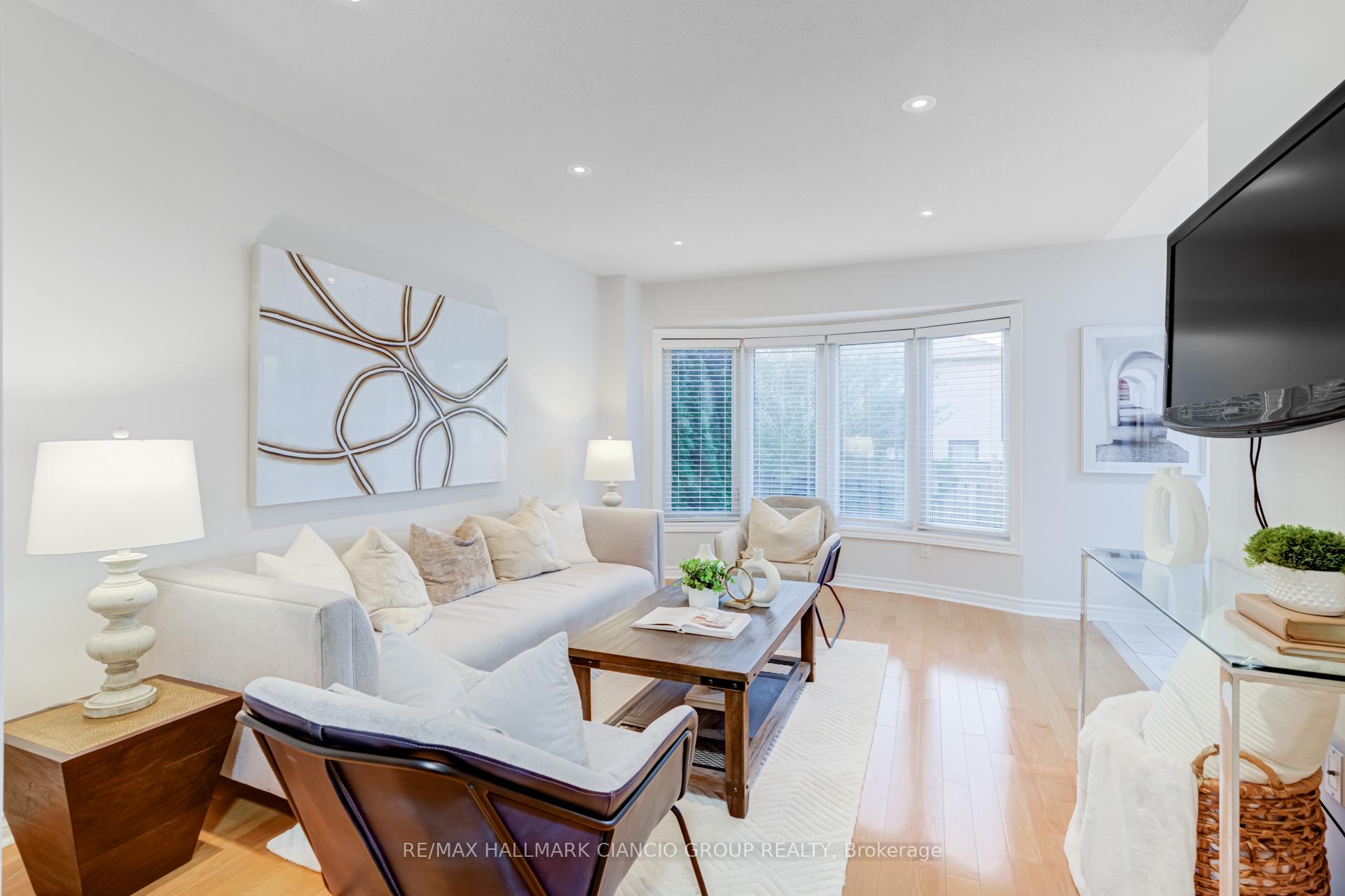 Photo 4 of 126 Rush Road, Aurora, Bayview Wellington — HOMEH