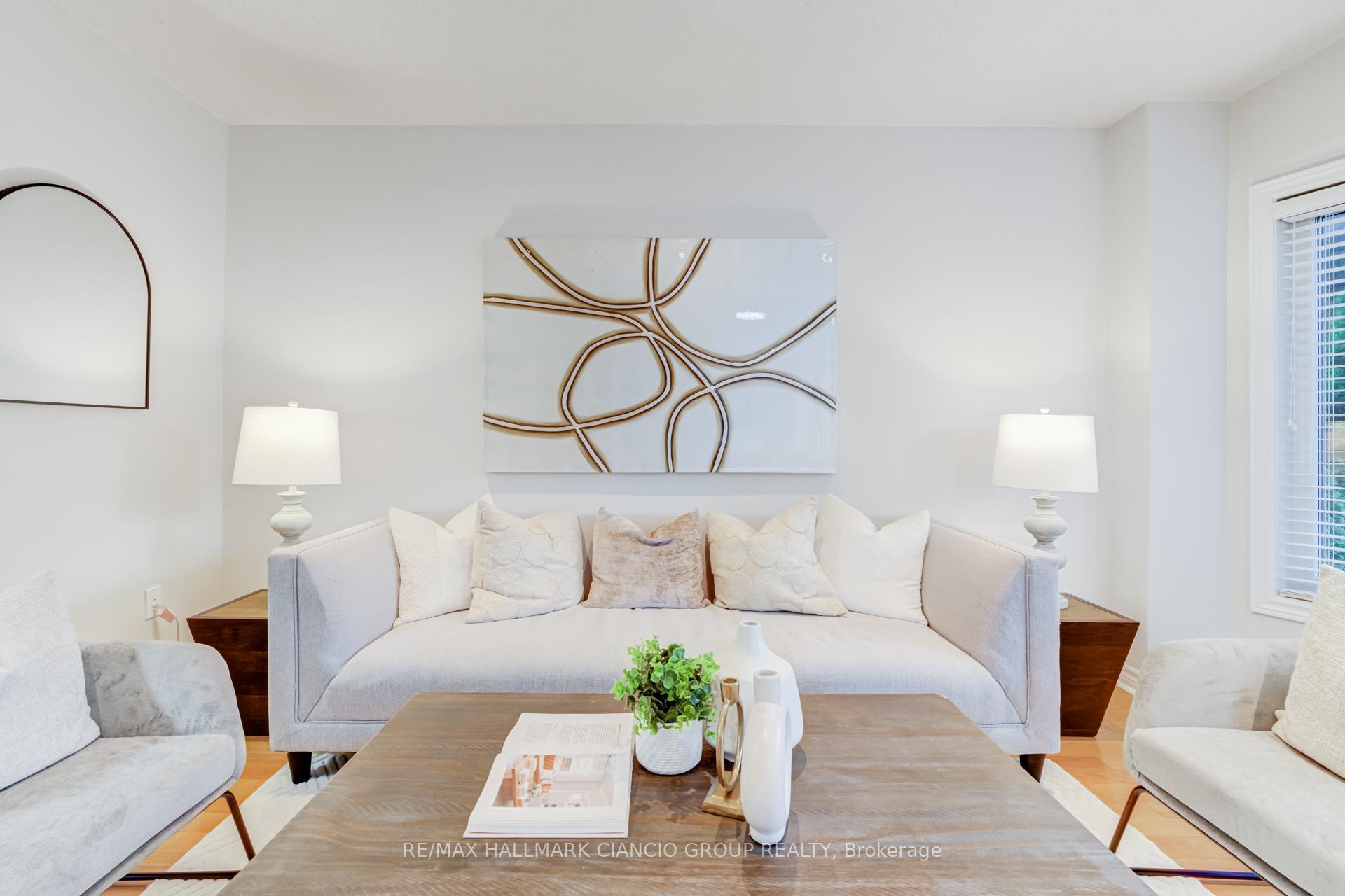Photo 5 of 126 Rush Road, Aurora, Bayview Wellington — HOMEH