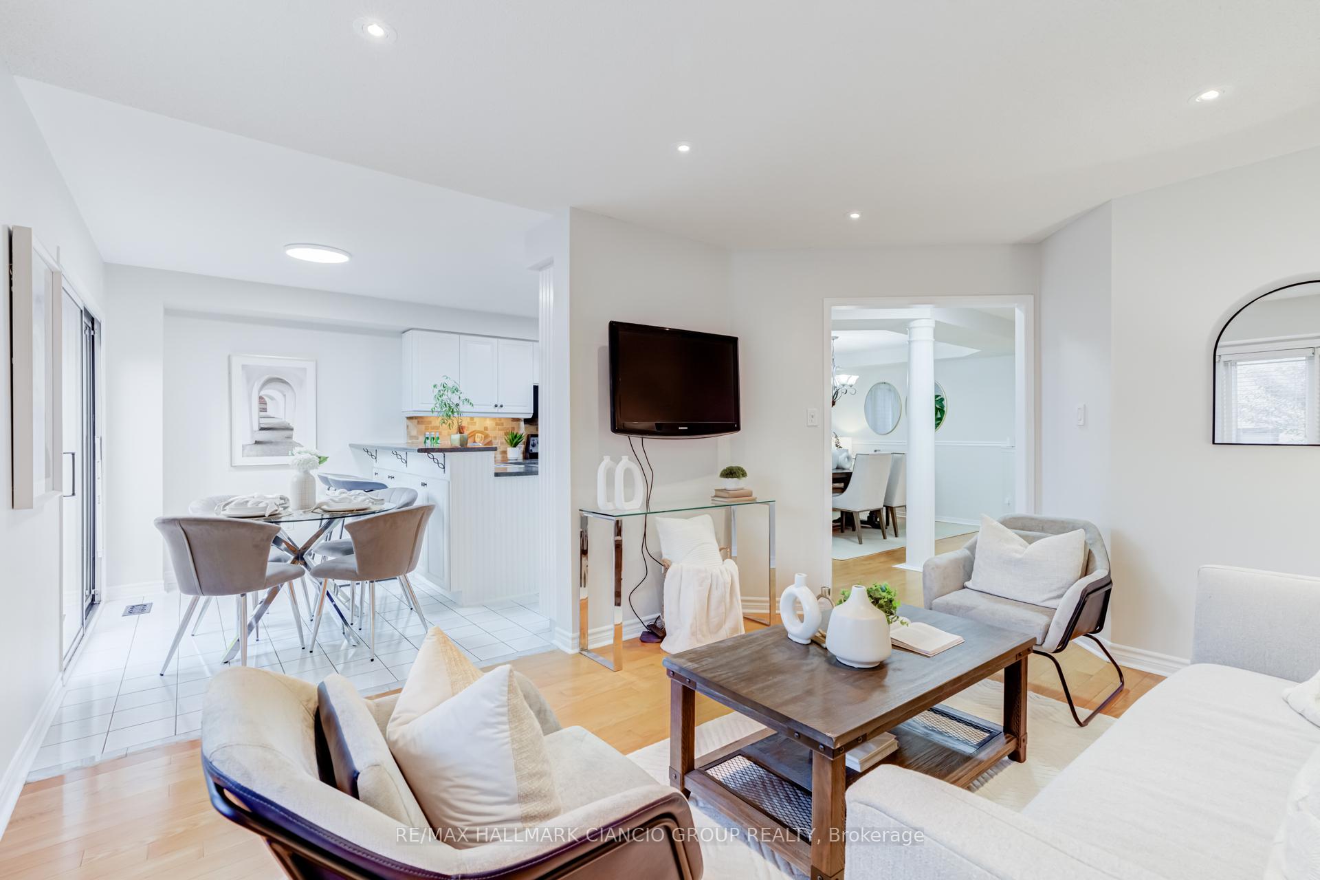 Photo 6 of 126 Rush Road, Aurora, Bayview Wellington — HOMEH